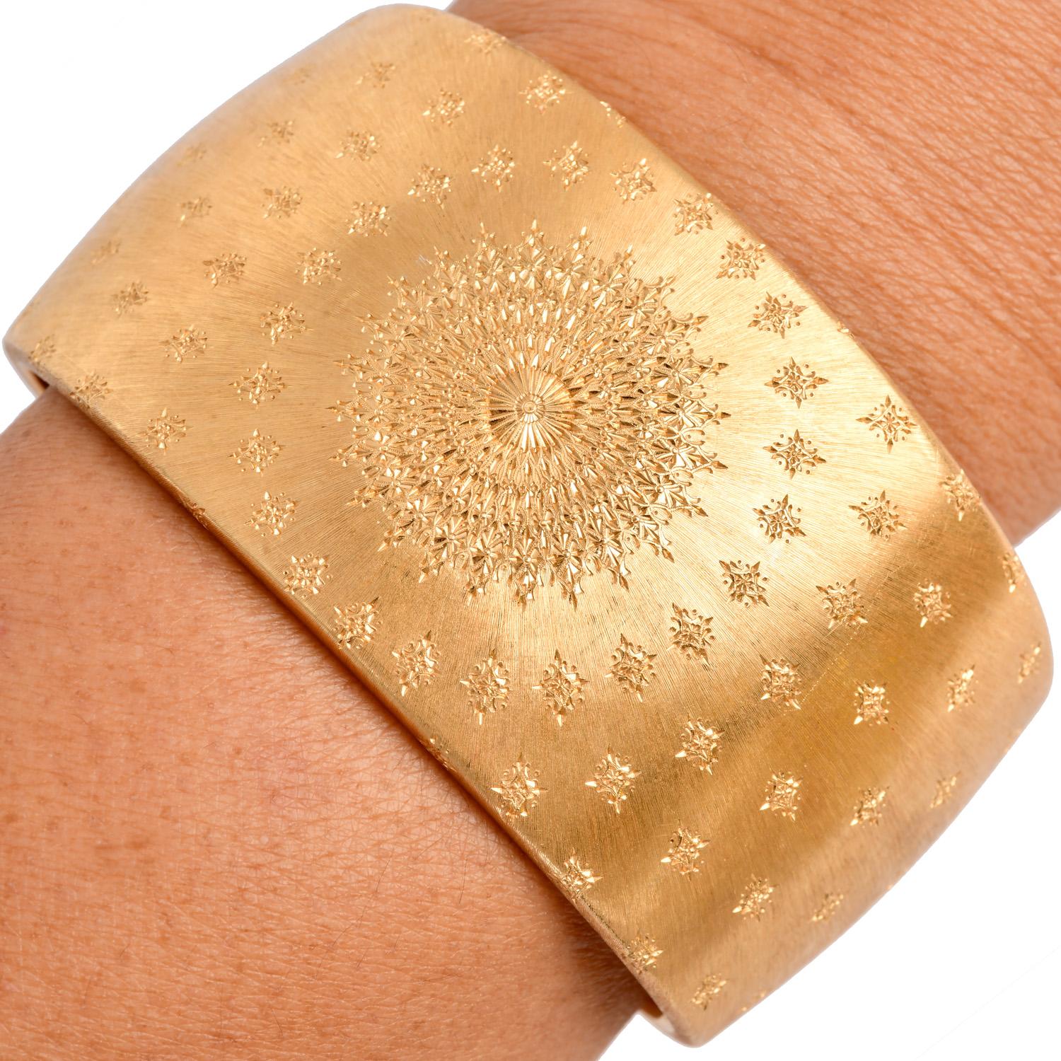 Vintage Buccellati 18 Karat Gold breites, graviertes Vintage-Manschettenarmband aus Satin 2