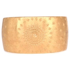 Vintage Buccellati 18 Karat Gold breites, graviertes Vintage-Manschettenarmband aus Satin