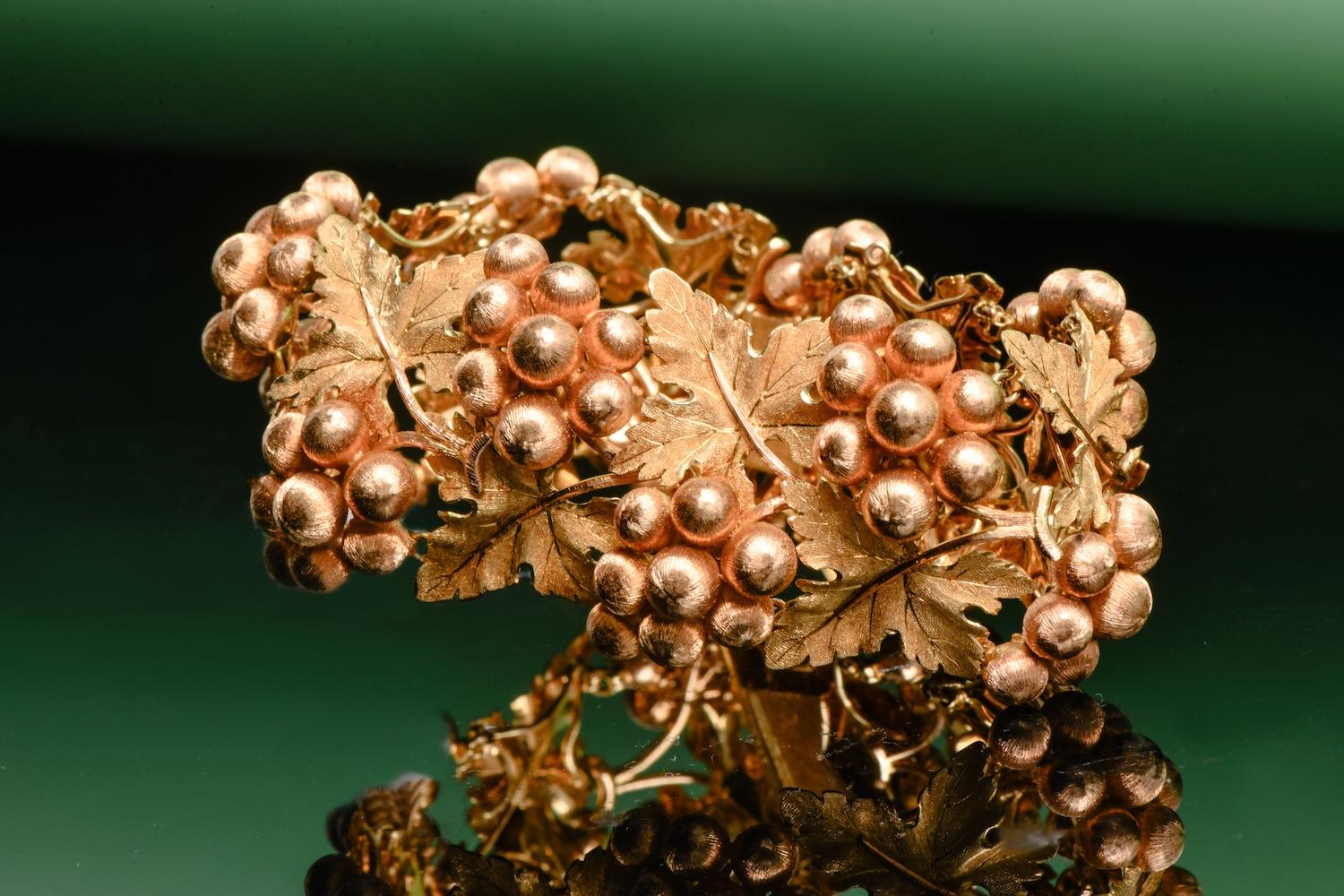 Retro Vintage Buccellati 1970s 18K Gold Grape Leaf Link Statement Bracelet