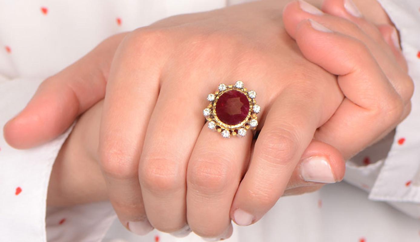Vintage Buccellati 7.41 Carat Ruby Ring, Gold, Diamond Halo, Italy For Sale 2
