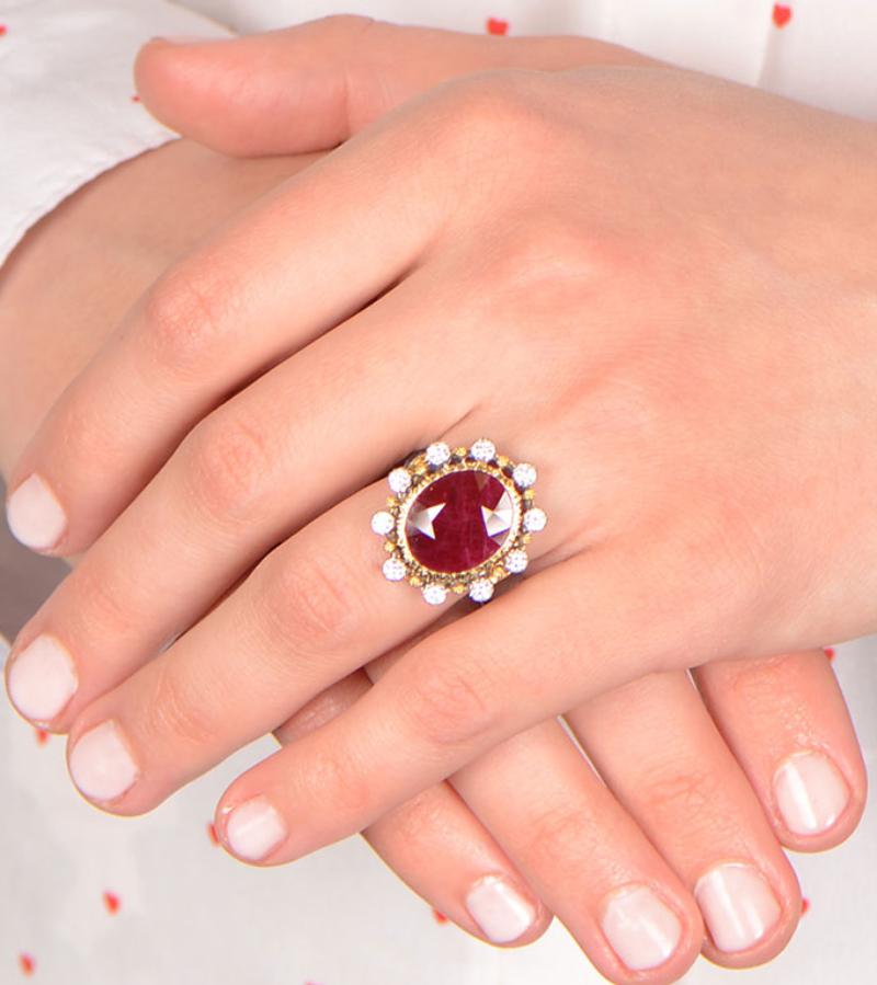 Vintage Buccellati 7.41 Carat Ruby Ring, Gold, Diamond Halo, Italy In Excellent Condition For Sale In New York, NY