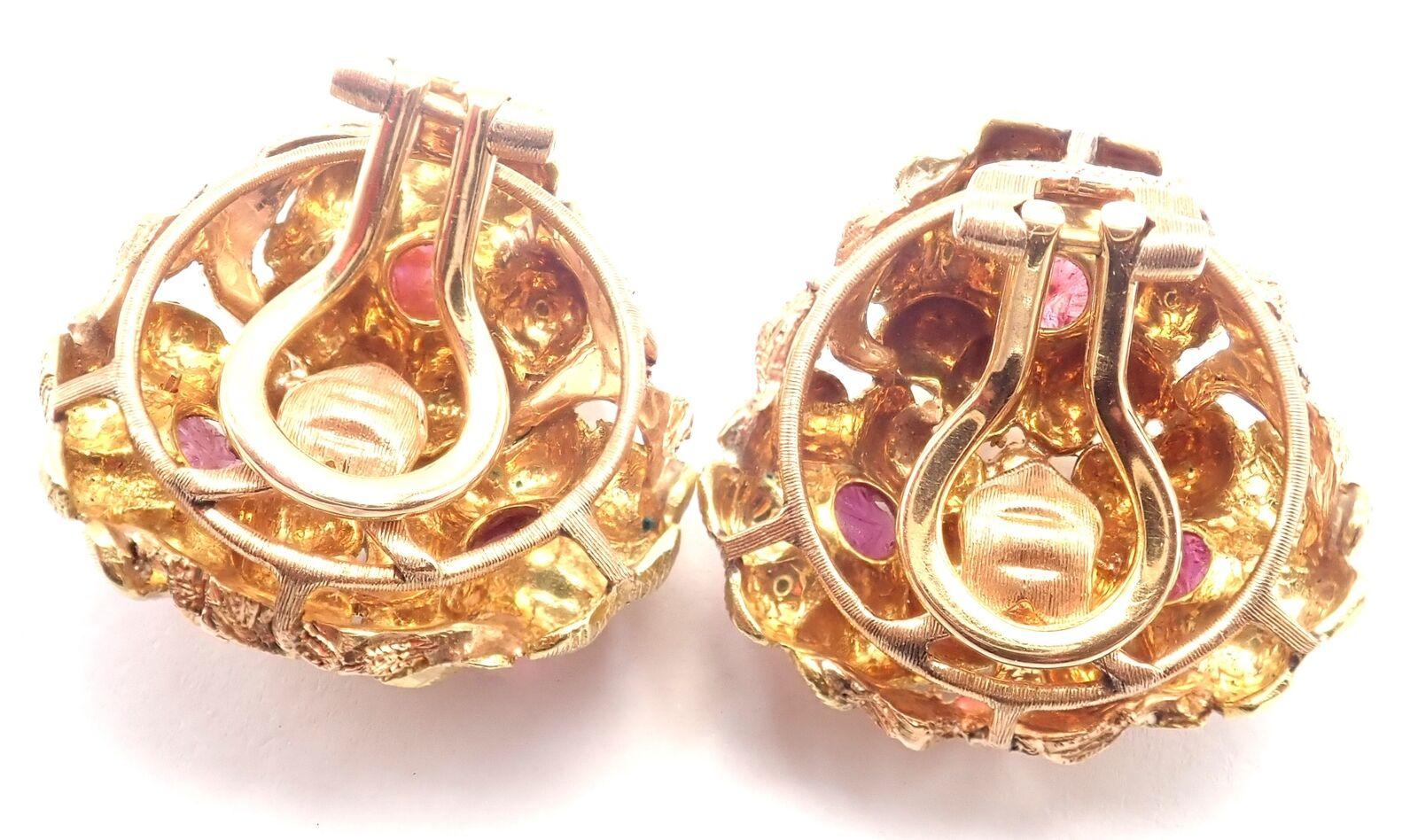 Vintage Buccellati Carved Ruby Flower Yellow Gold Earring In Excellent Condition For Sale In Holland, PA
