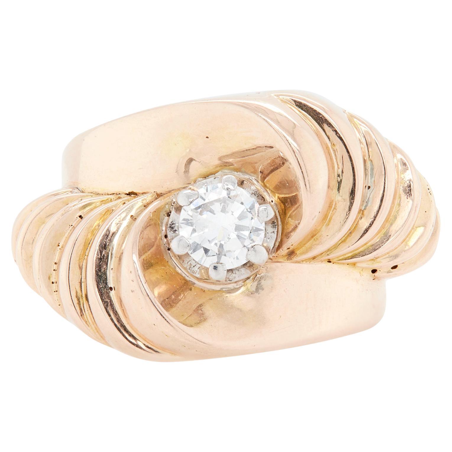 Anello scultoreo d
epoca con diamanti e oro giallo 18 carati di Buccellati in vendita