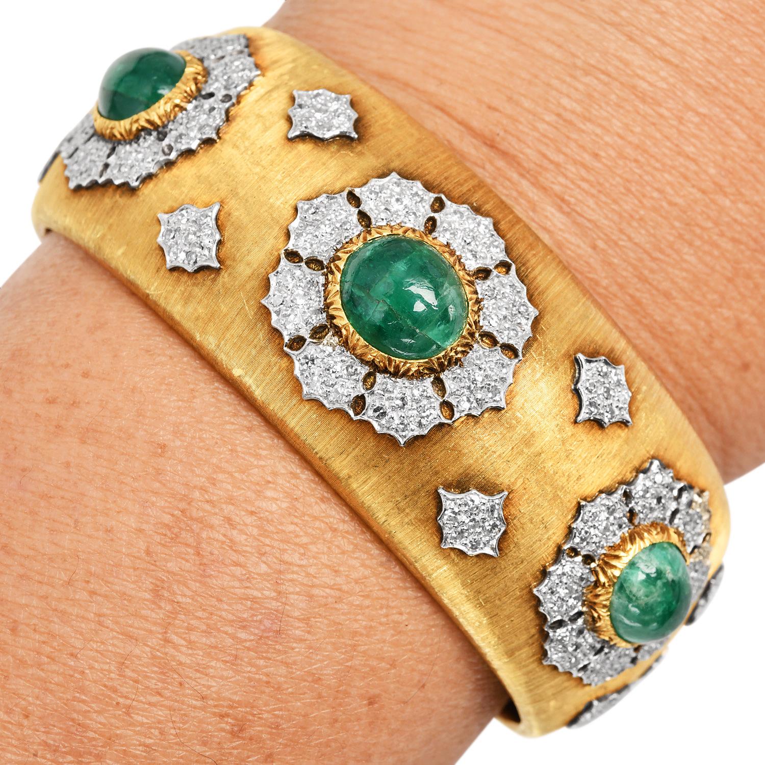 Vintage Buccellati Emerald Diamond 18K Gold Rigato Cuff Bracelet For Sale 2
