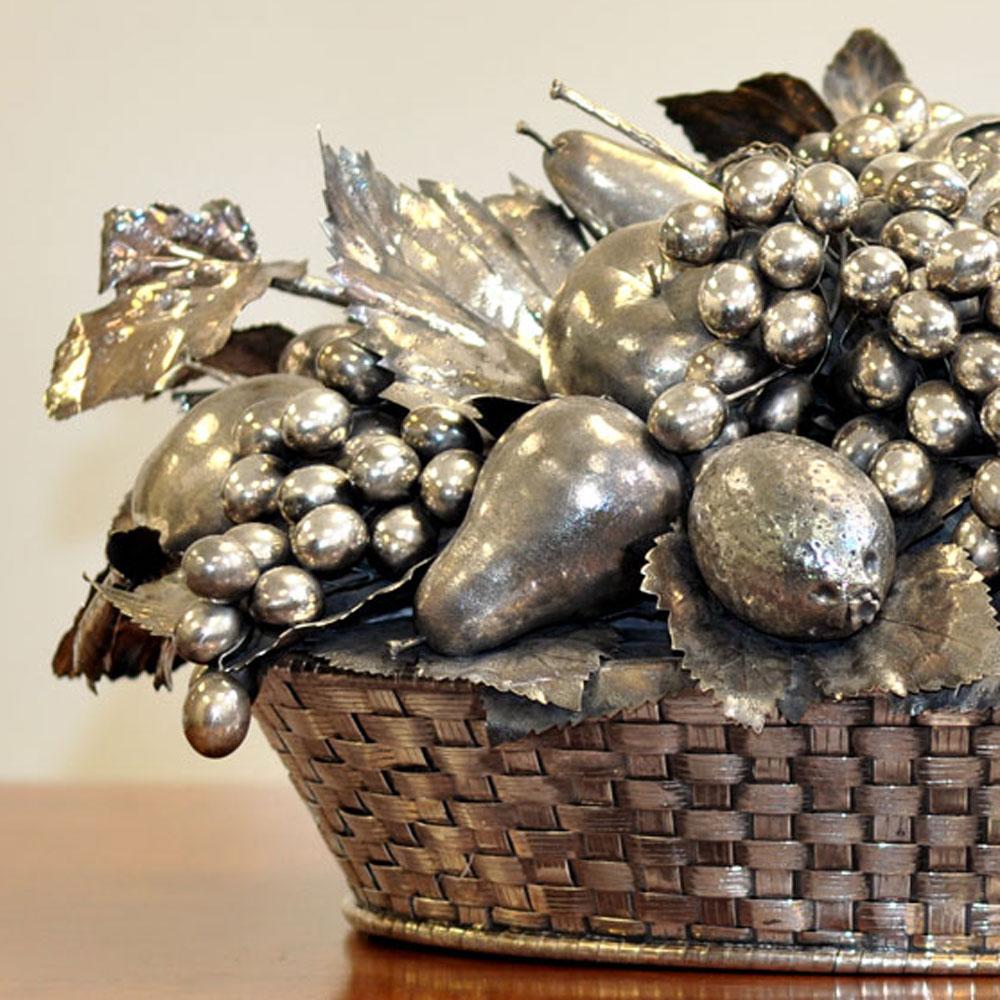 Vintage Buccellati Fruit Basket, Silver, Circa 1970 In Excellent Condition For Sale In New York, NY