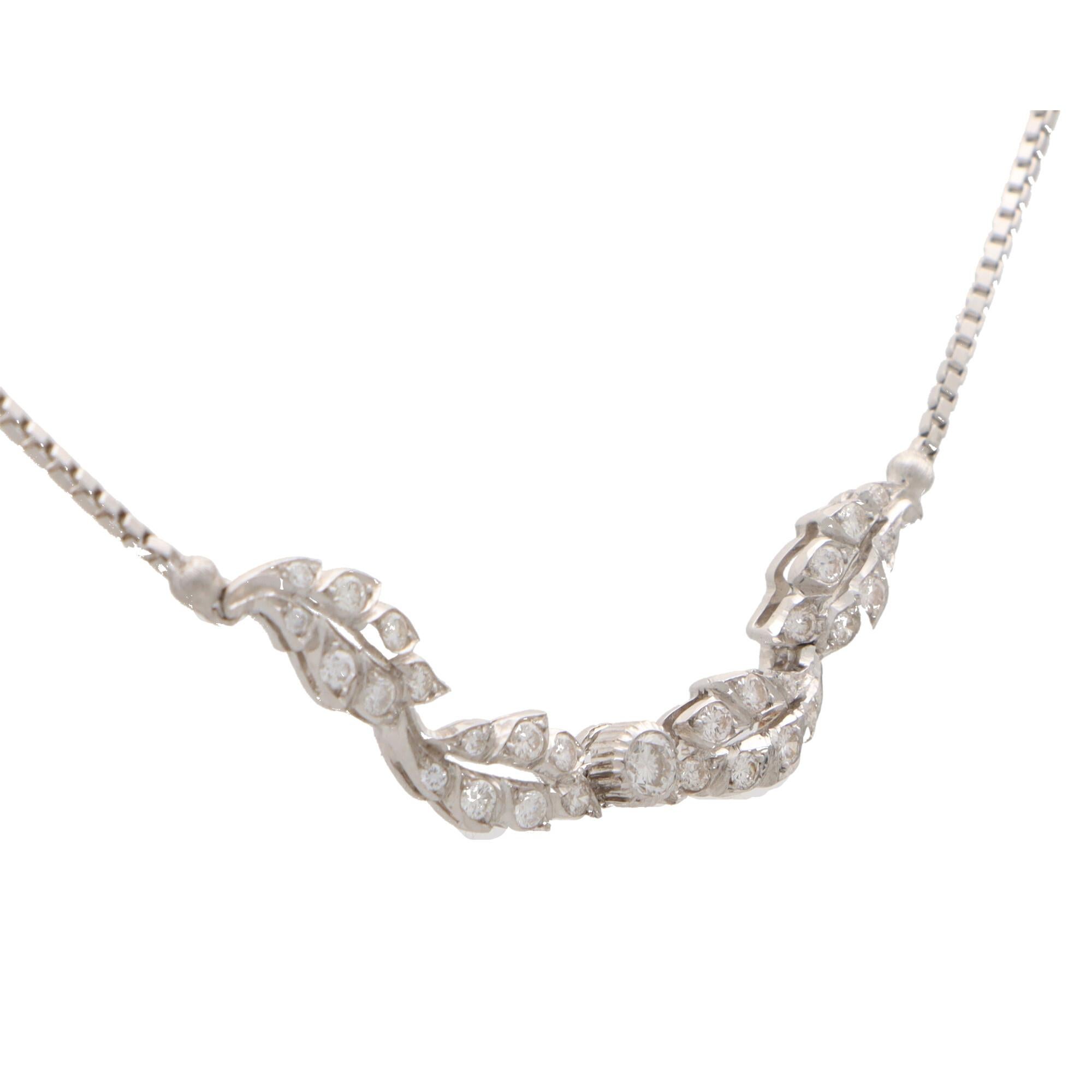 Taille ronde Buccellati, collier pendentif vintage « Les Amoureux » en or blanc 18 carats et diamants en vente