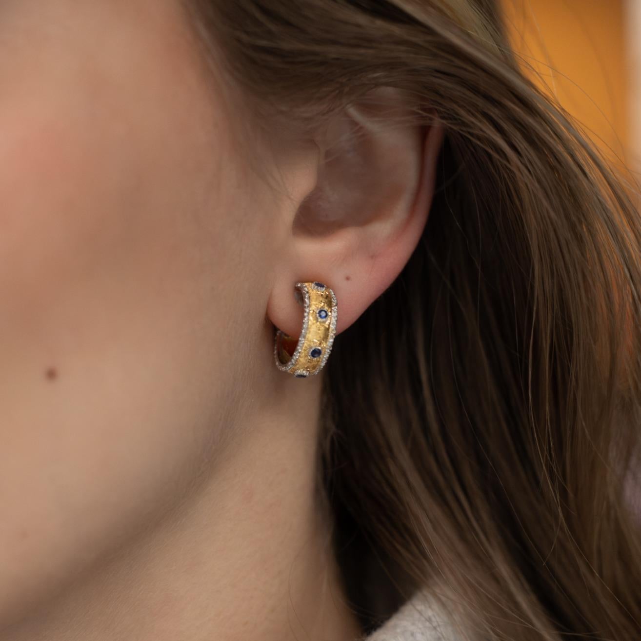 Pendientes de aro vintage Buccellati de zafiro y oro blanco amarillo de 18 quilates Corte redondo en venta
