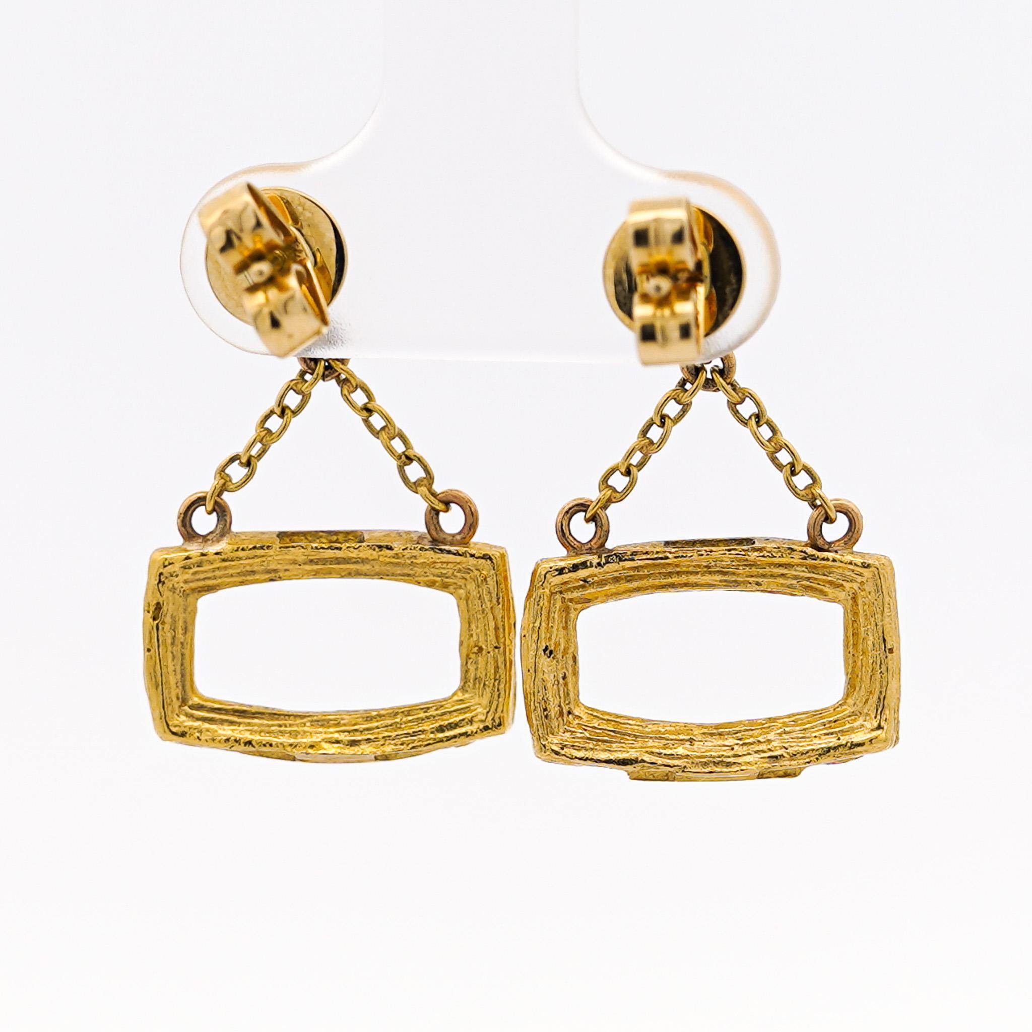 Vintage Bucherer 18K Yellow Gold Brushed Finish Dangle Earrings In Good Condition For Sale In Miami, FL