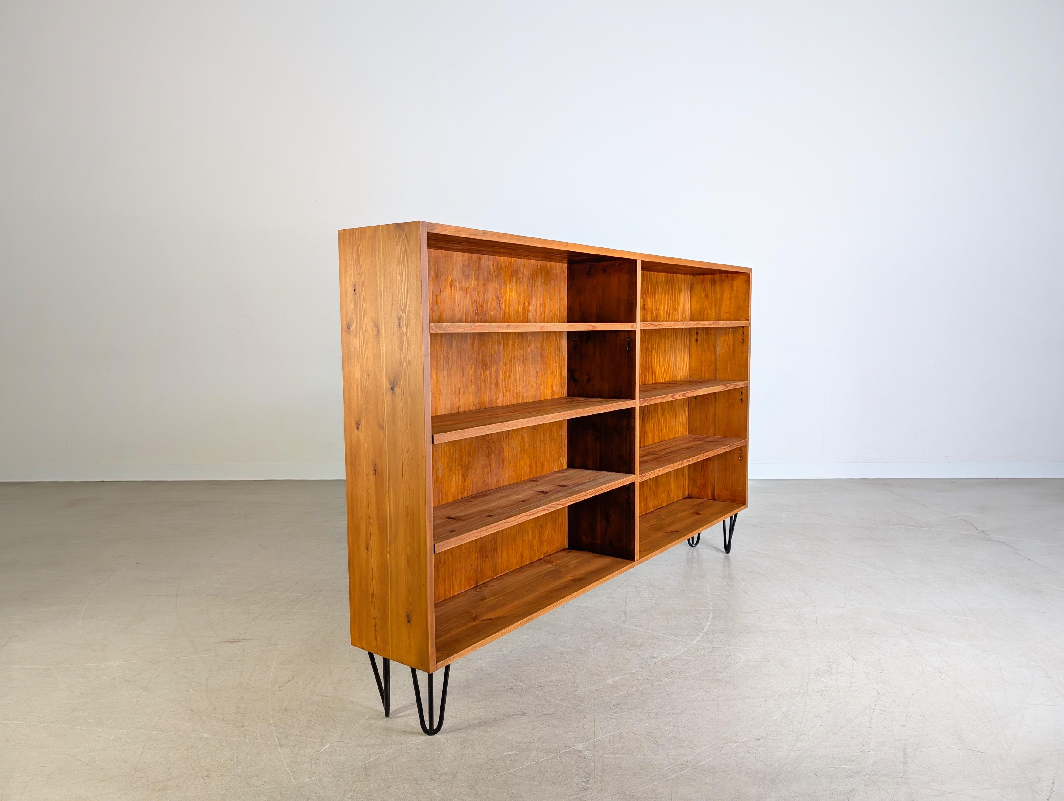 Unknown Vintage Bücherregal Midcentury Vollholz Kiefer Regal Hairpin For Sale