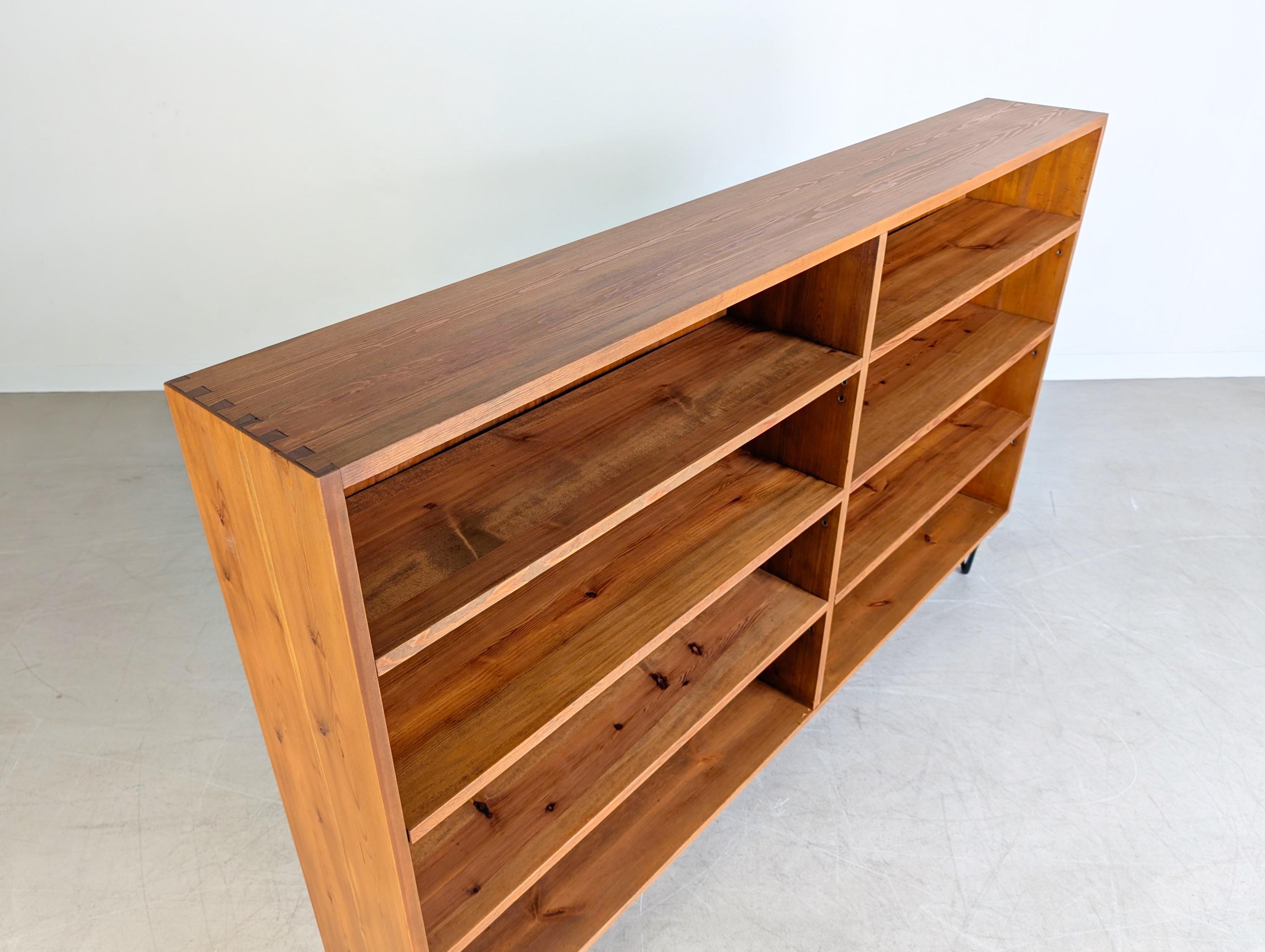 Metal Vintage Bücherregal Midcentury Vollholz Kiefer Regal Hairpin For Sale