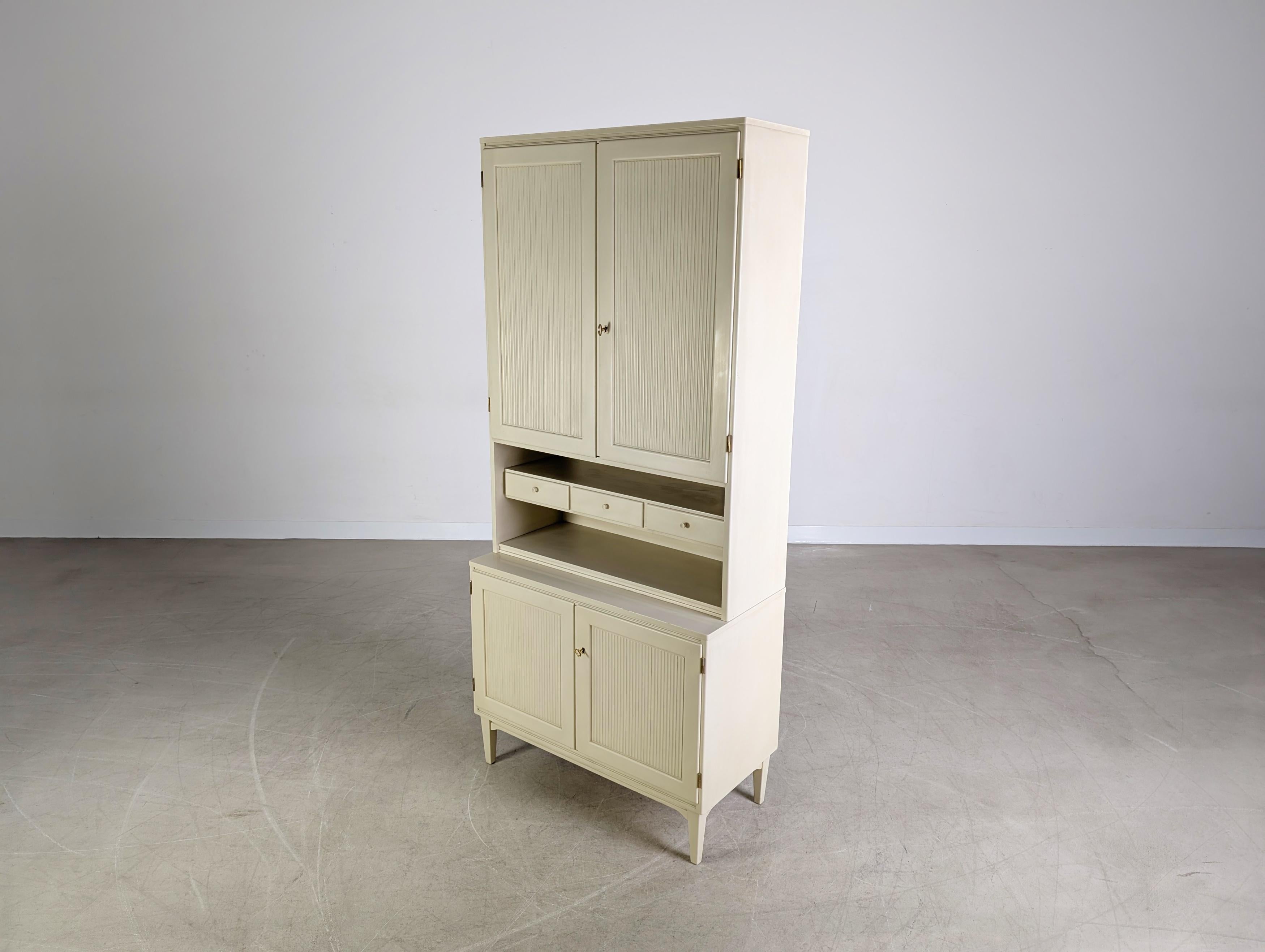 Swedish Vintage Bücherregal Svante Skogh Schrank shabby chic Landhaus For Sale