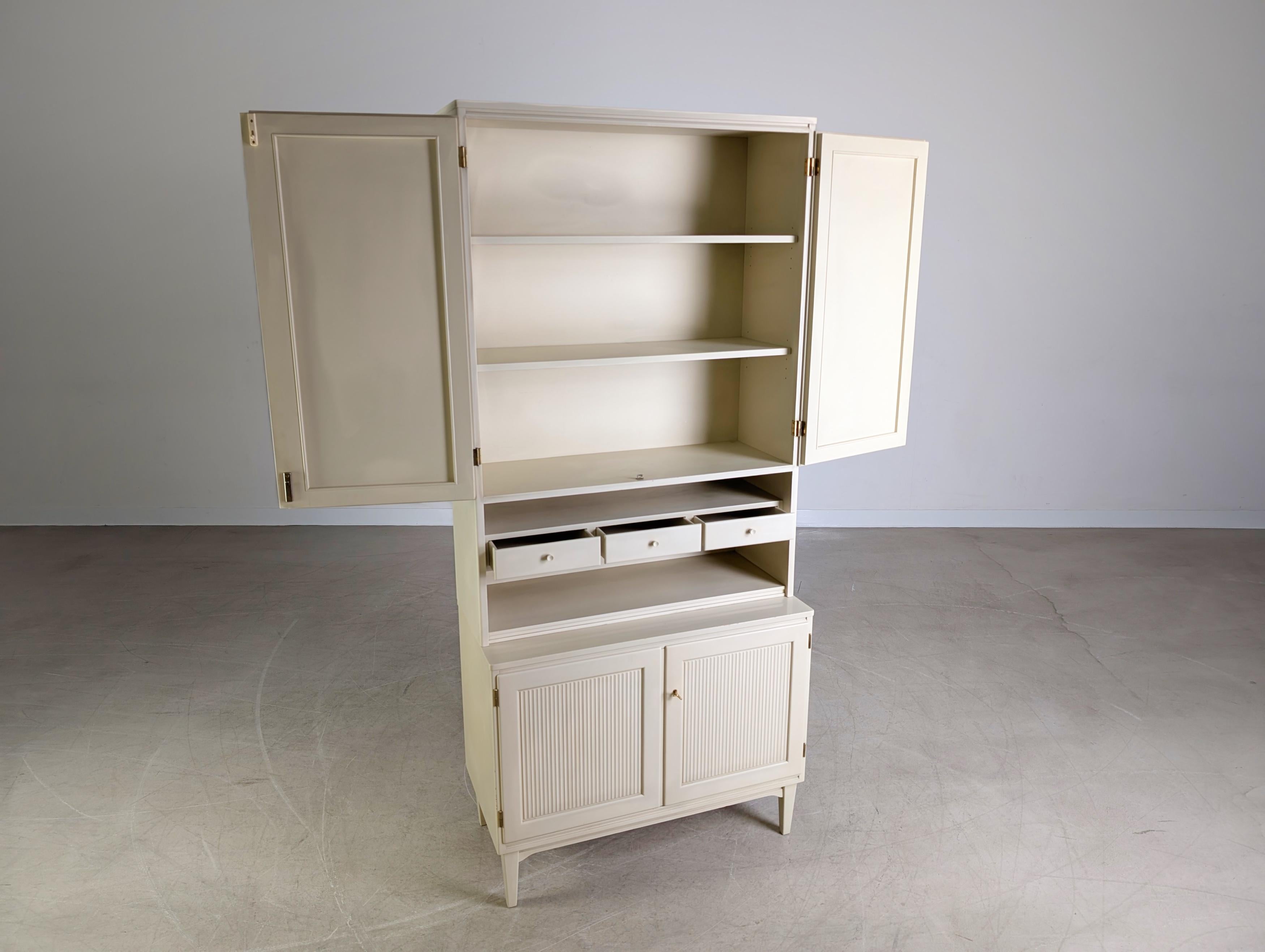 Vintage Bücherregal Svante Skogh Schrank shabby chic Landhaus In Good Condition For Sale In Berlin, DE