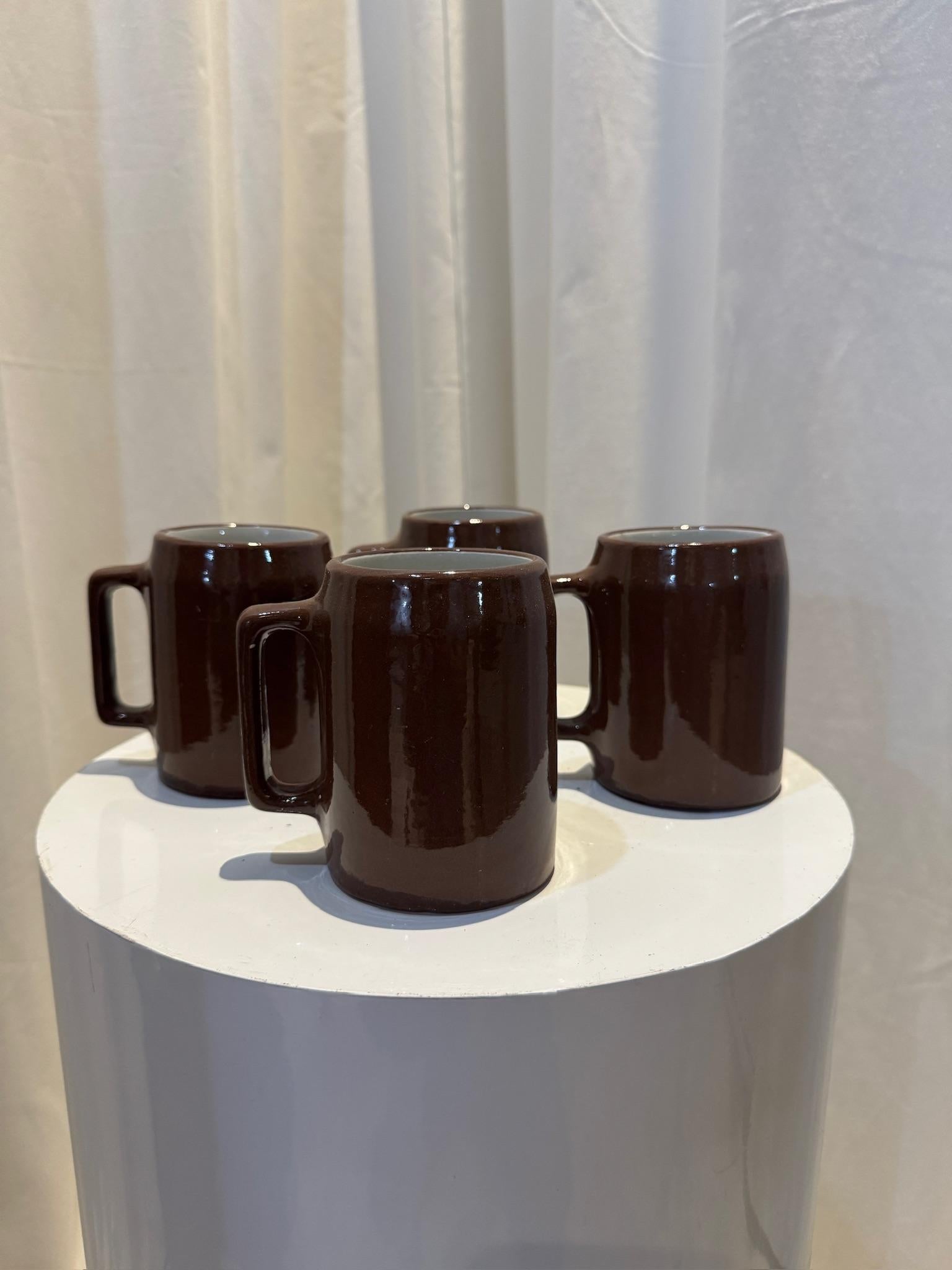 Vintage Buckeye Pottery Juego de 4 tazas de cerámica esmaltada marrón hechas a mano Estadounidense en venta