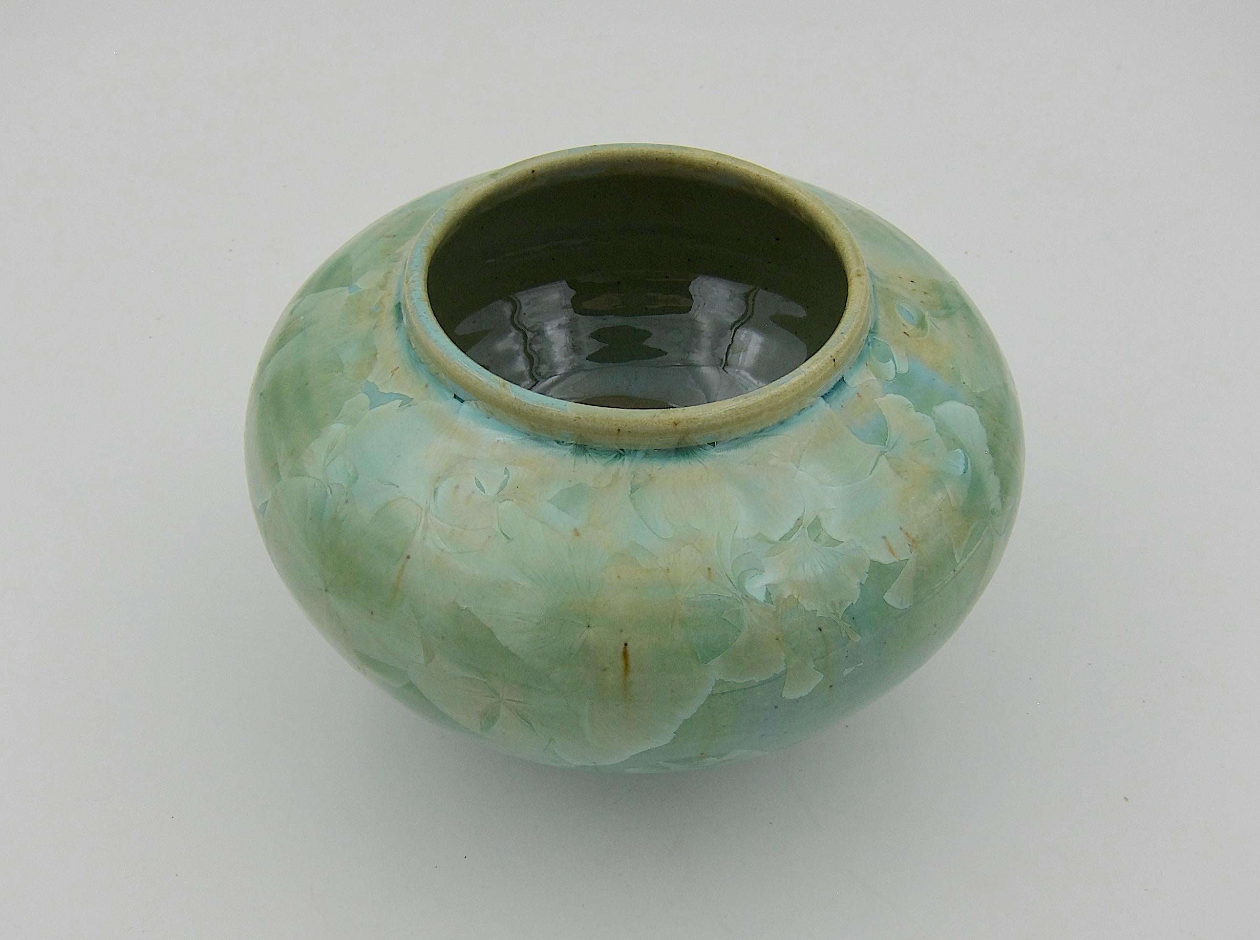 Vintage Buckingham Art Pottery Vase with Green Crystalline Glaze, 1994 In Good Condition In Los Angeles, CA