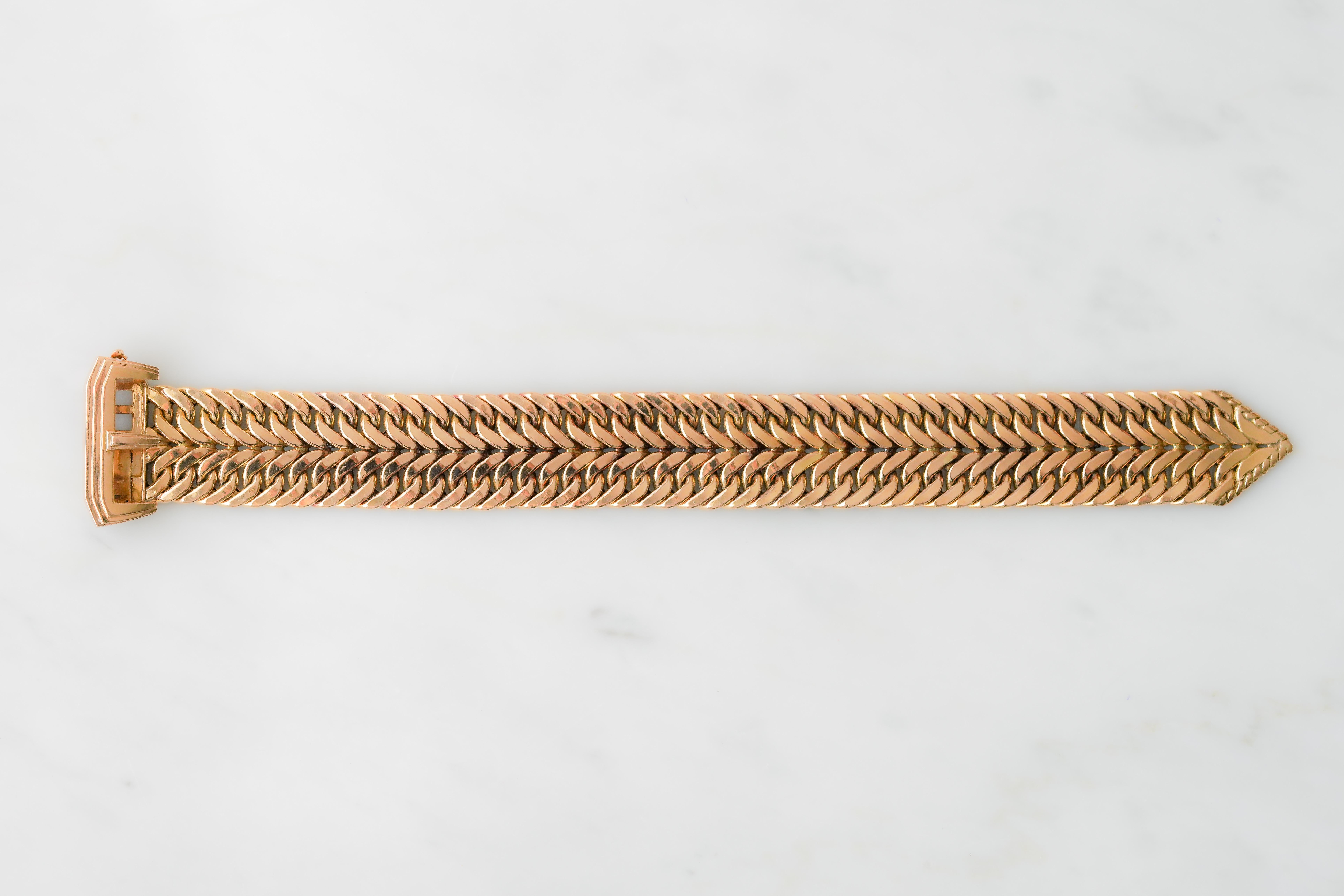Yellow 18ct gold buckle bracelet, early 20th century. The design  features two curb chains creating an arrow formation, with a buckle clasp and an engraved tip. Adjustable size, the width is 2.3cm, flexes with the wrist. 

Condition: very good
Date: