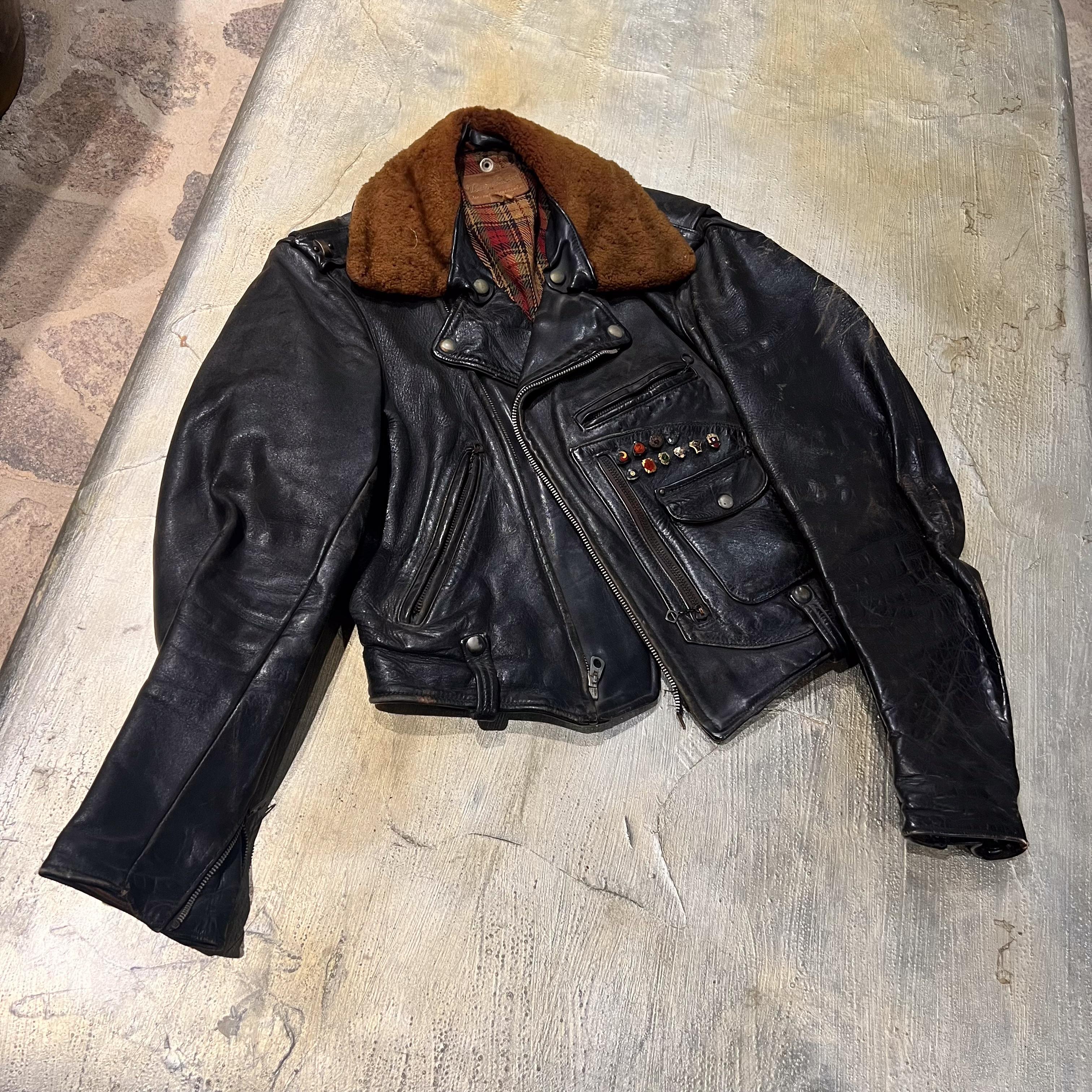 1950s Buco Motorcycle Jacket Rare Vintage Buco Products Joseph Buegeleisen Co Detroit
Horsehide 
Shoulder to shoulder 21 w Waist 31 circumference Collar to bottom 21 Arm (shoulder to wrist) 23.5
Preowned original vintage condition
Refer to images