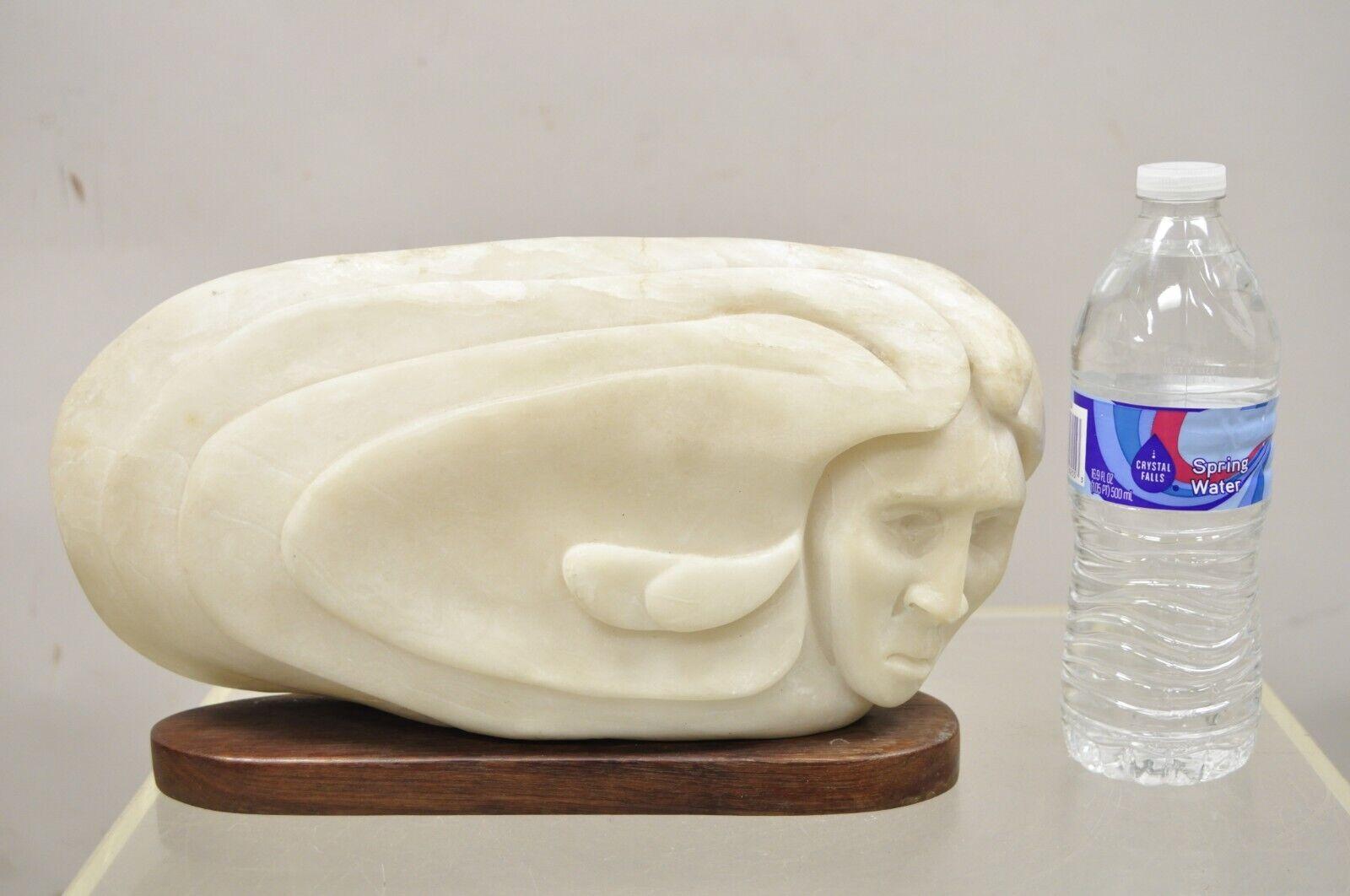 Escultura vintage Bud Miller 1989 de alabastro tallado por dos lados. Alrededor de 1989. Medidas: 7