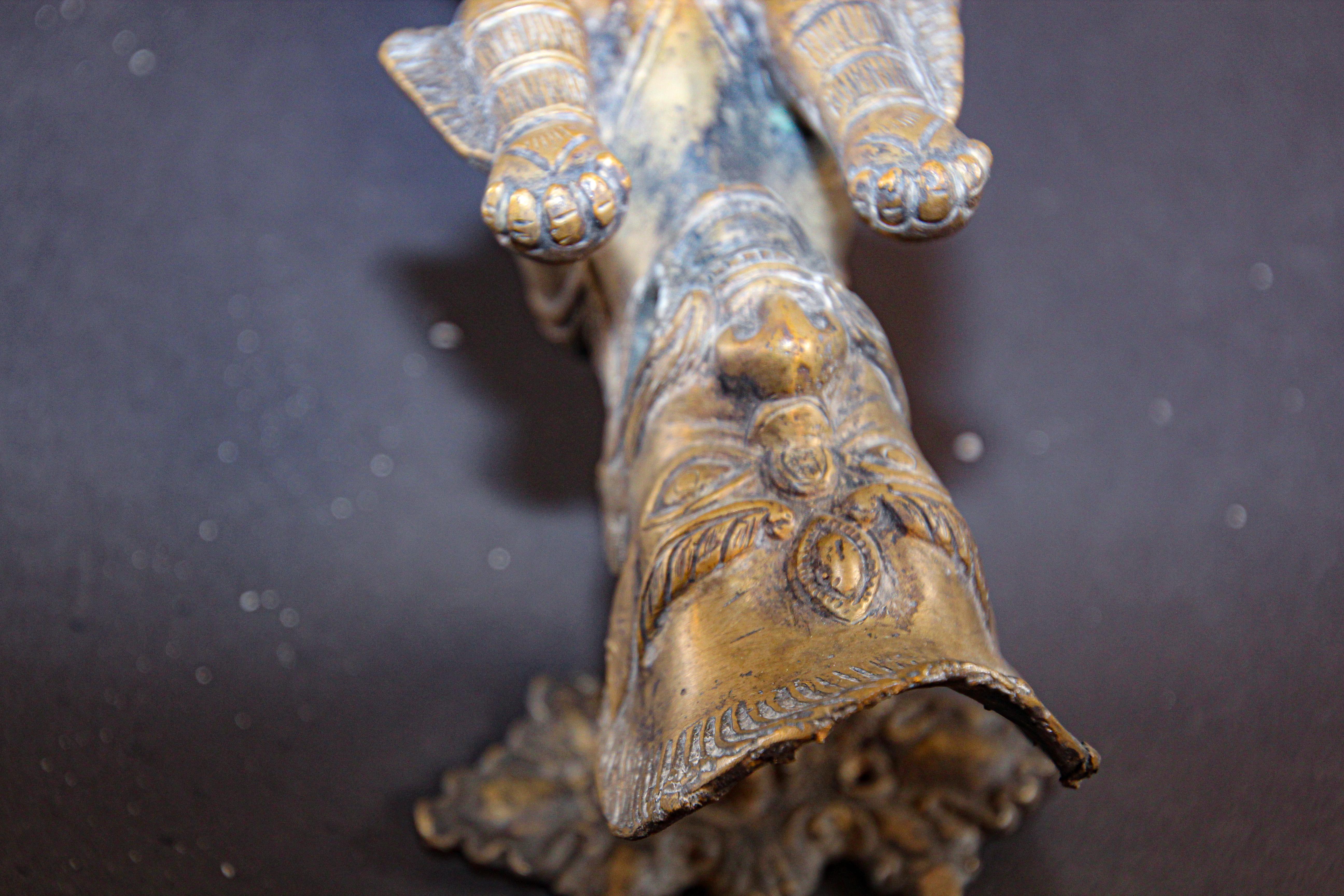 Poignée de porte vintage de protecteur de divinité en bronze bouddhiste en vente 6