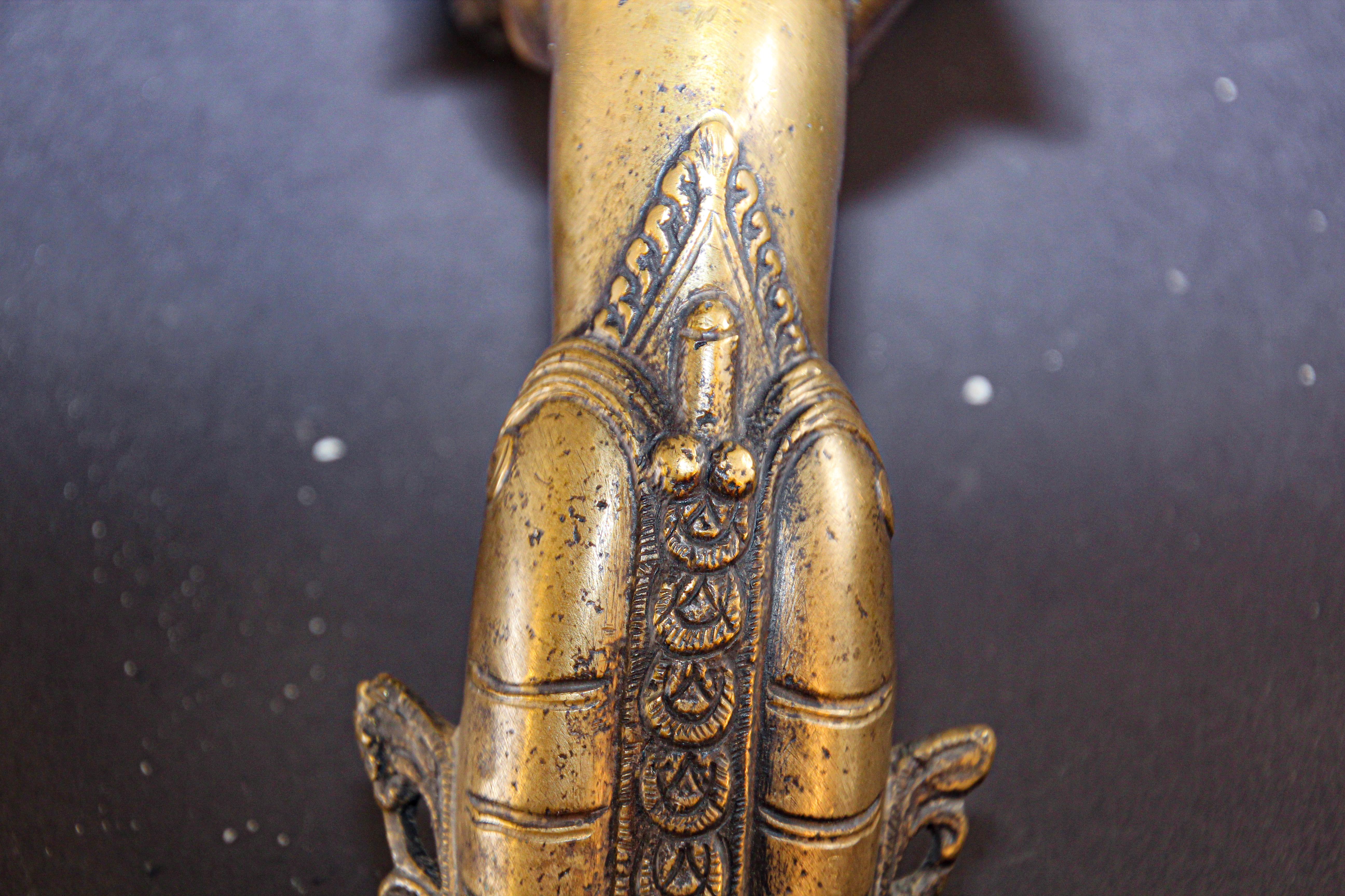 20ième siècle Poignée de porte vintage de protecteur de divinité en bronze bouddhiste en vente