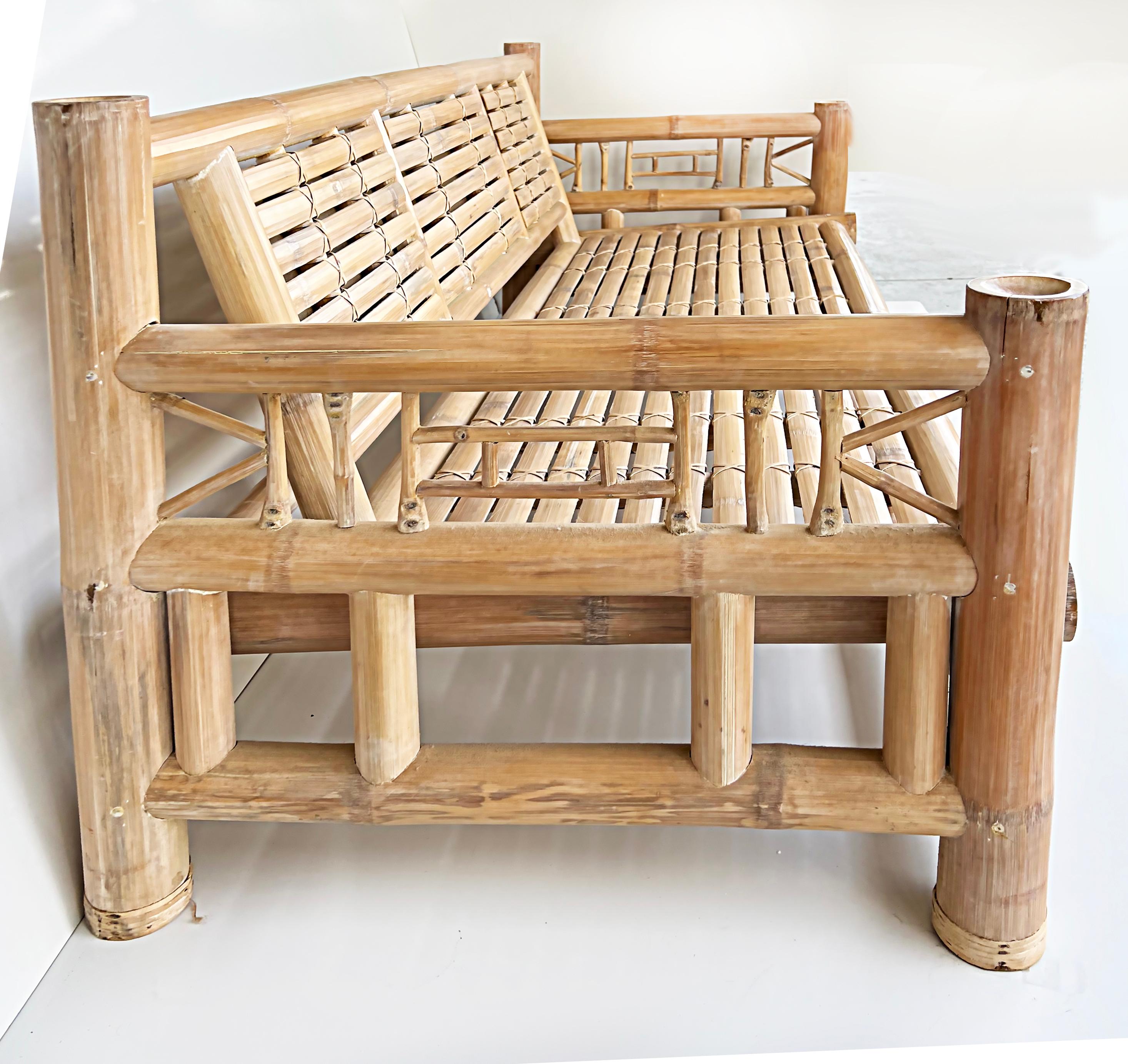 Sofá costero de bambú estilo vintage Antonio Budji Layug siglo XX en venta