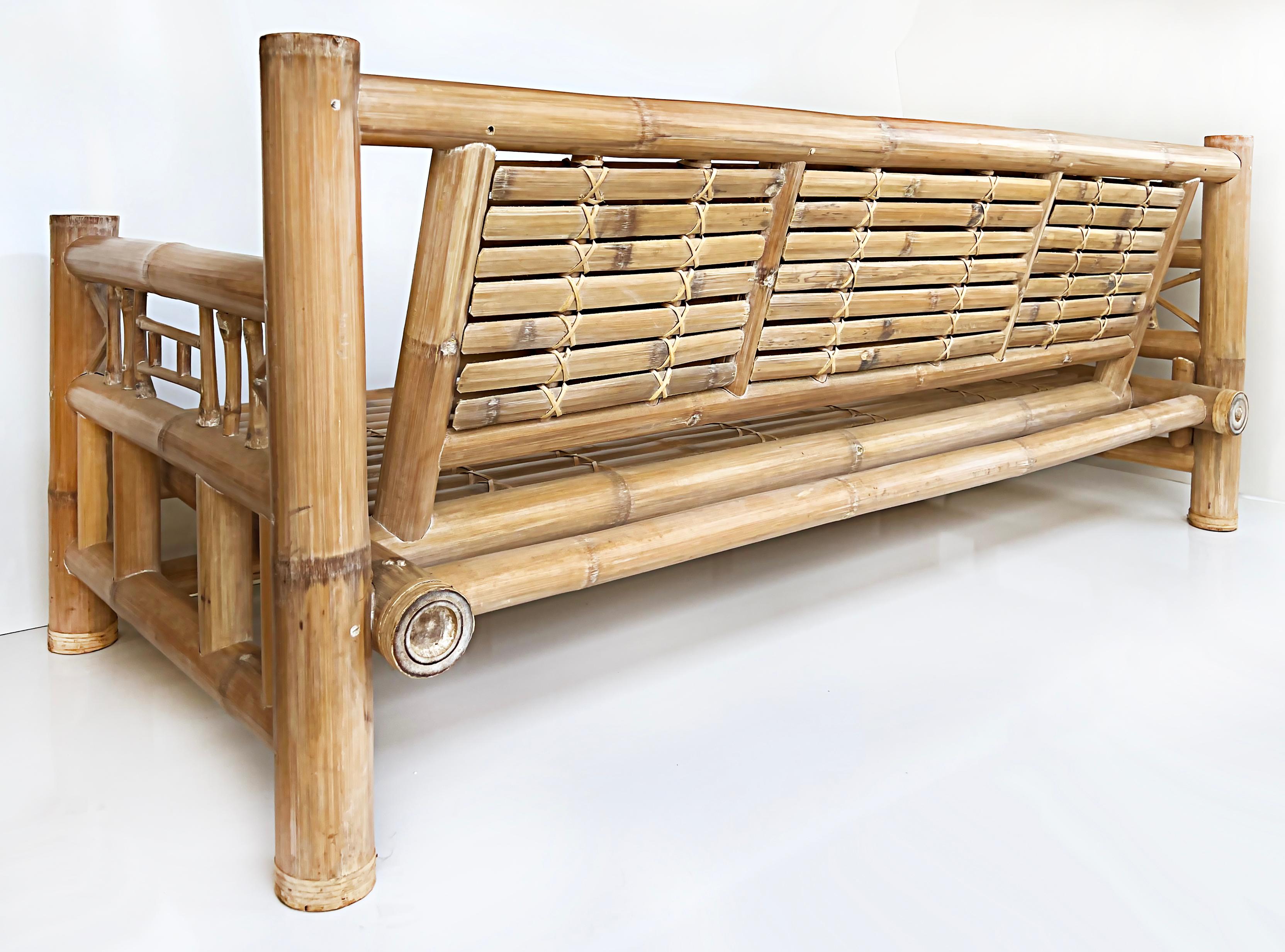 Antonio Budji Layug Stil Vintage-Sofa aus Bambus mit Untersetzer im Angebot 1