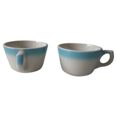 Paire de tasses à thé vintage en porcelaine buffle bleu ciel et blanc cassé