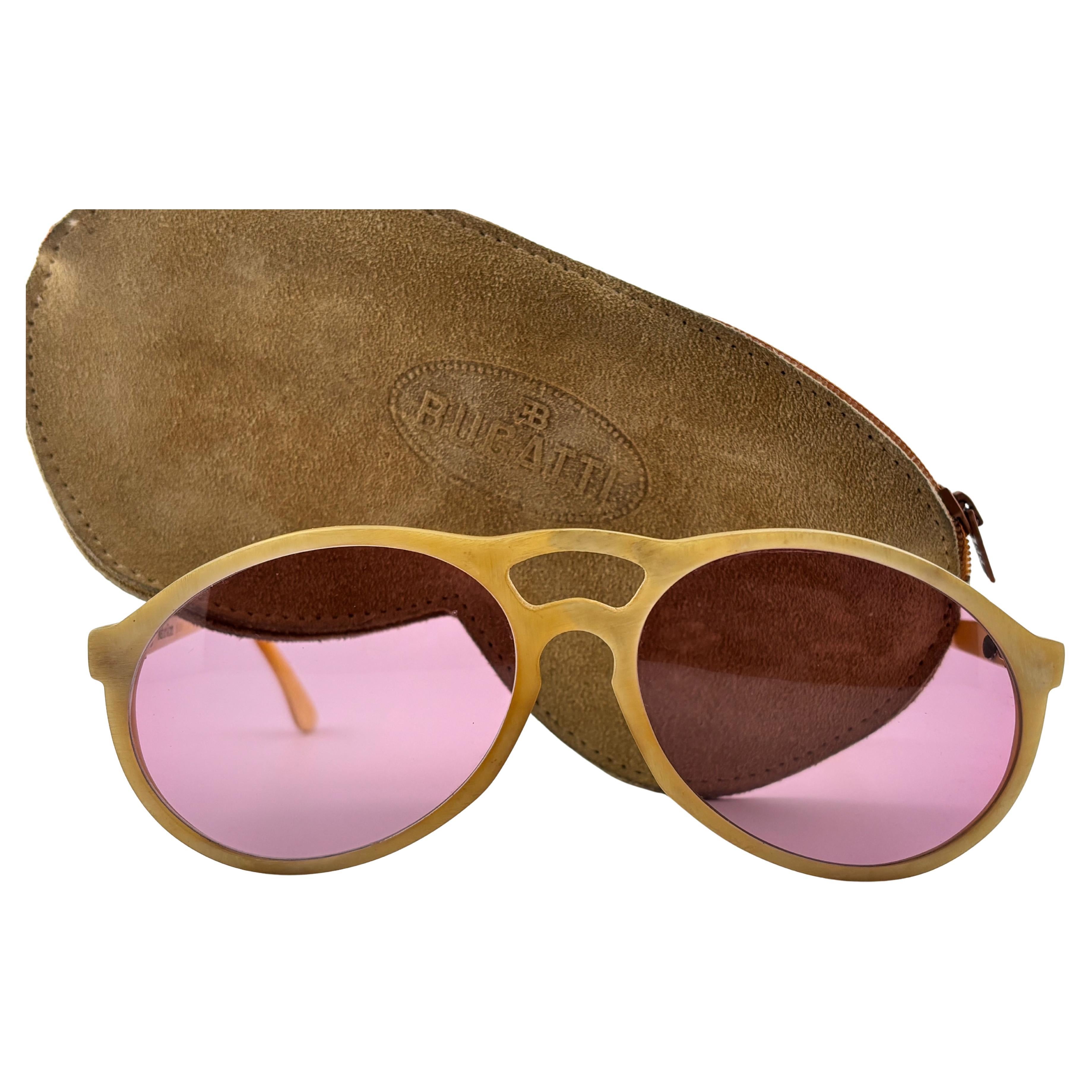 Lunettes de soleil vintage Bugatti Aviator en corne naturelle avec verres beiges fabriquées en Italie en 1970