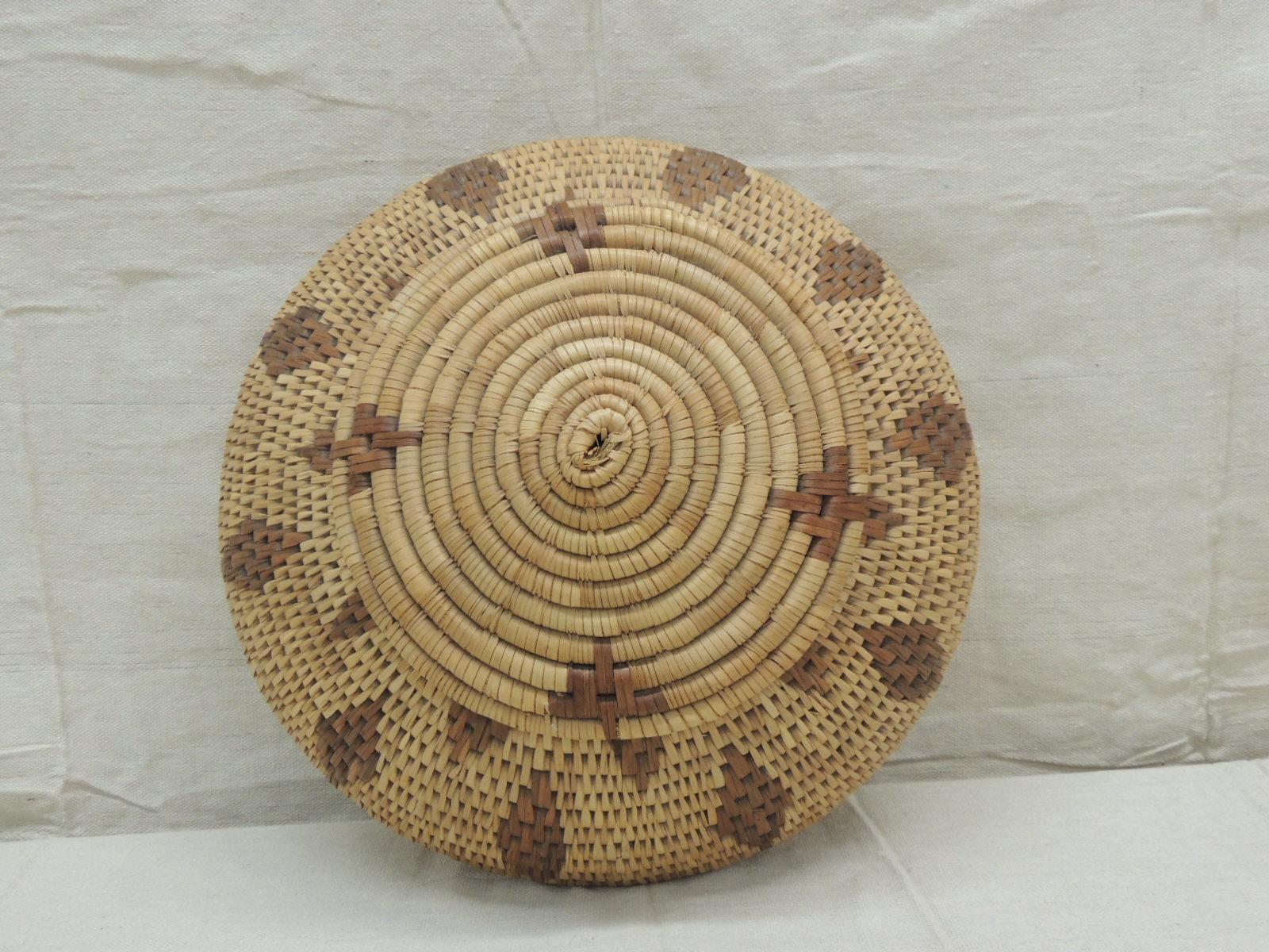 Hand-Woven Vintage Bulbous Shape Tribal Pattern Decorative Basket with Lid