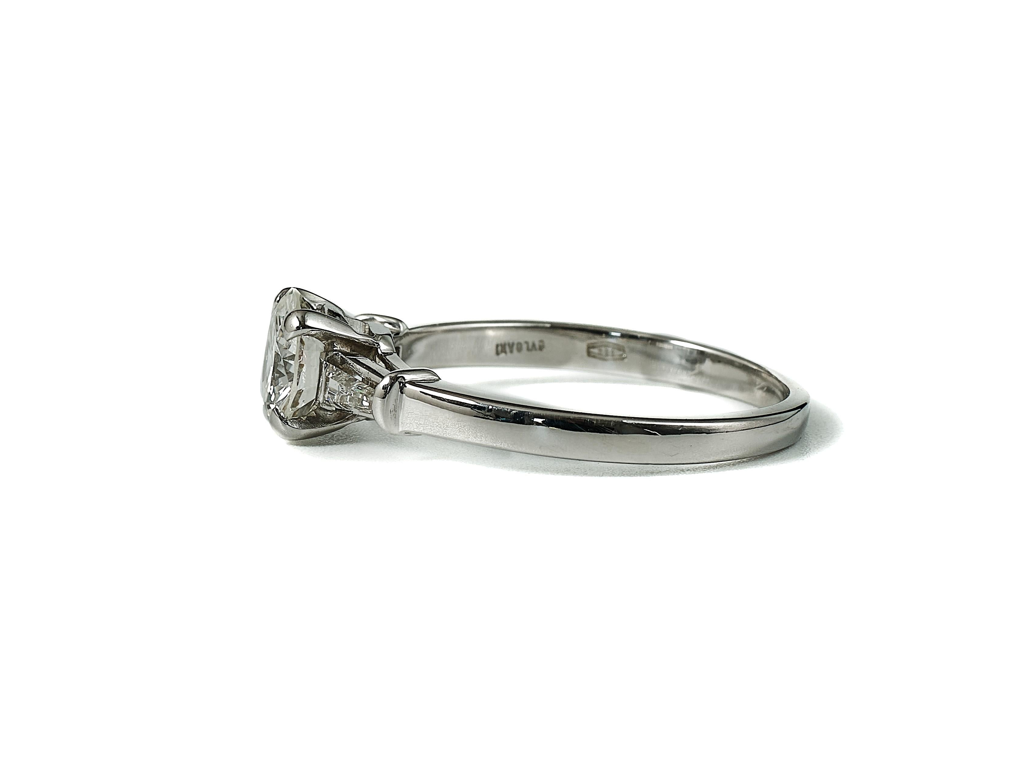 Taille brillant Bague de fiançailles Brilliante 0,82ct diamant taille brillant en or blanc 18k en vente