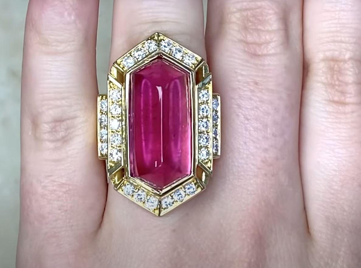 Vintage Bulgari 17.00ct Sugarloaf Pink Tourmaline Cocktail Ring, 18k Yellow Gold In Excellent Condition In New York, NY