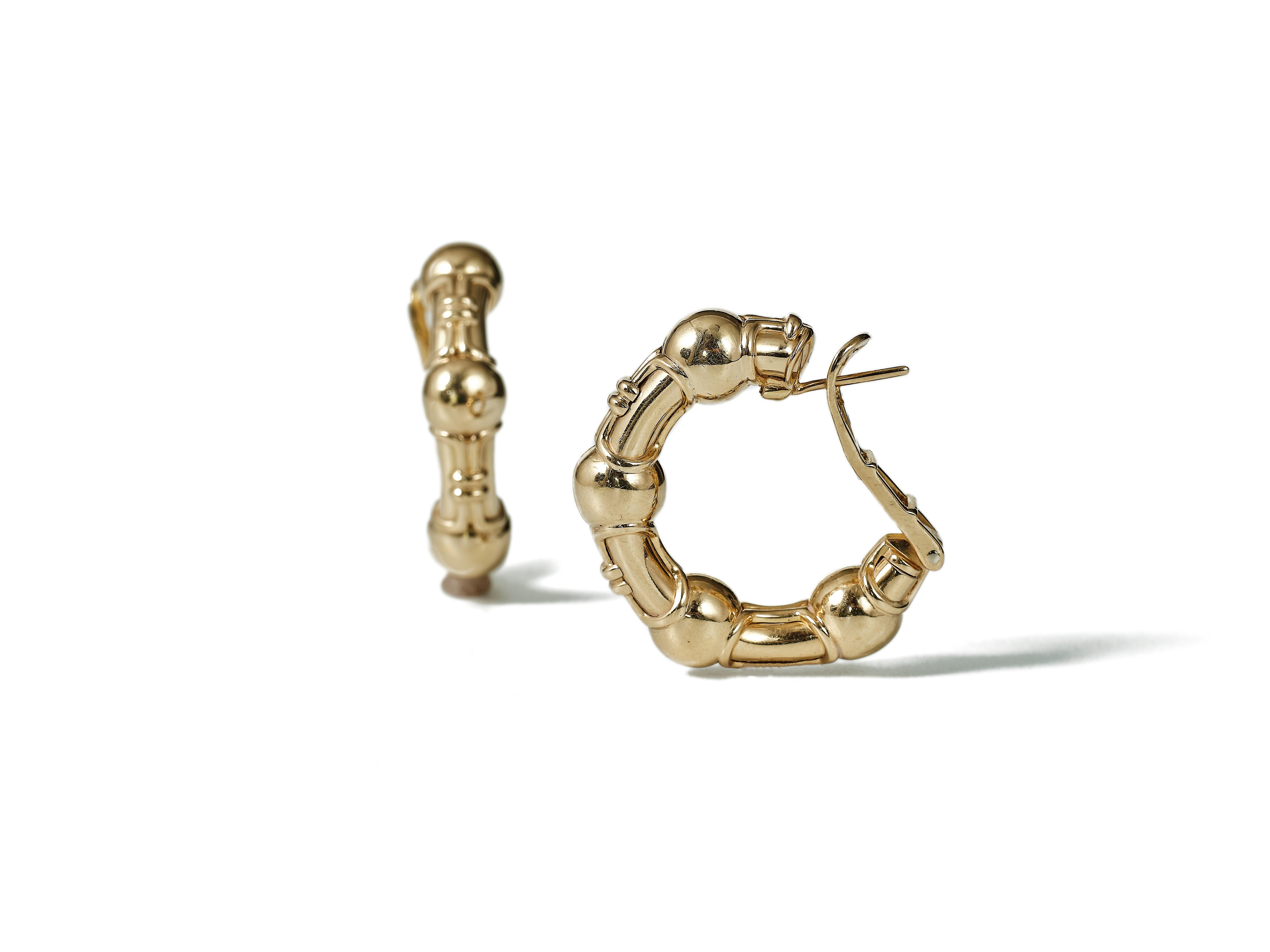 Women's Bulgari 18 karat gold hoop earrings, made 1989 For Sale