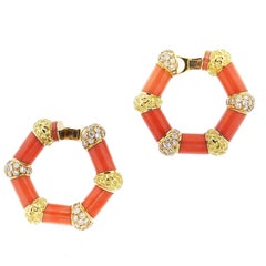 1970s Bulgari 18 Karat Hammered Gold Coral Diamond Hoop Earrings