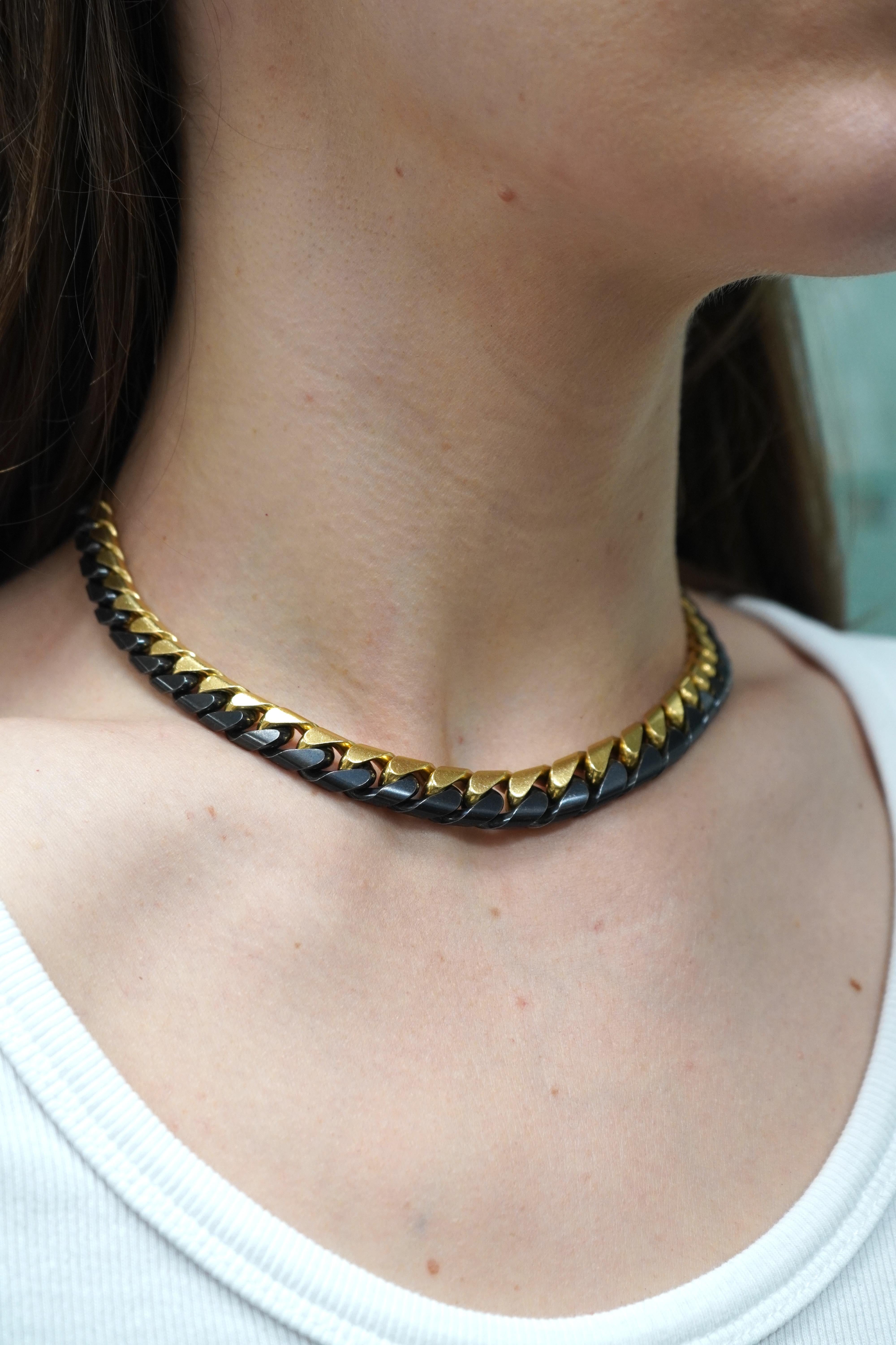 Vintage Bvlgari, collana con catena a maglie strette in oro giallo e annerito 18 carati In condizioni buone in vendita a Beverly Hills, CA