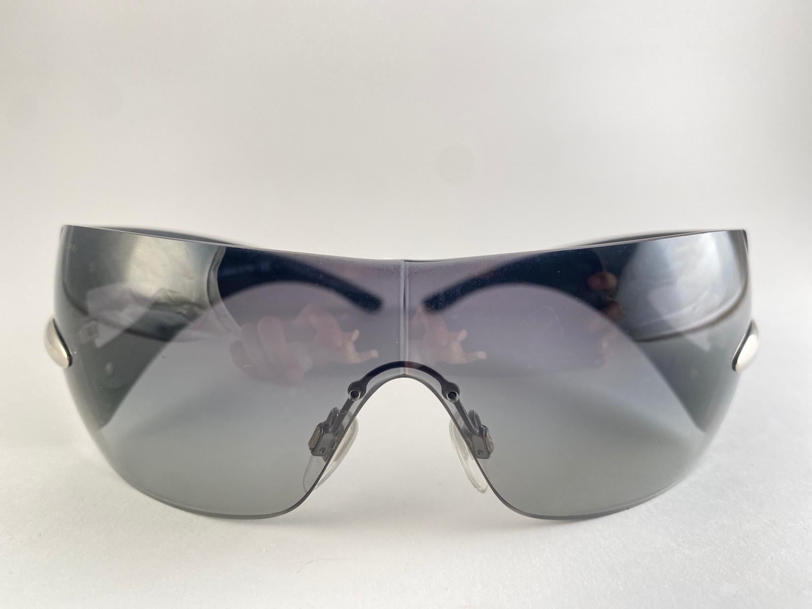 Gris Lunettes de soleil vintage Bulgari 8025 Mask Wrap Around 2001 Italie en vente