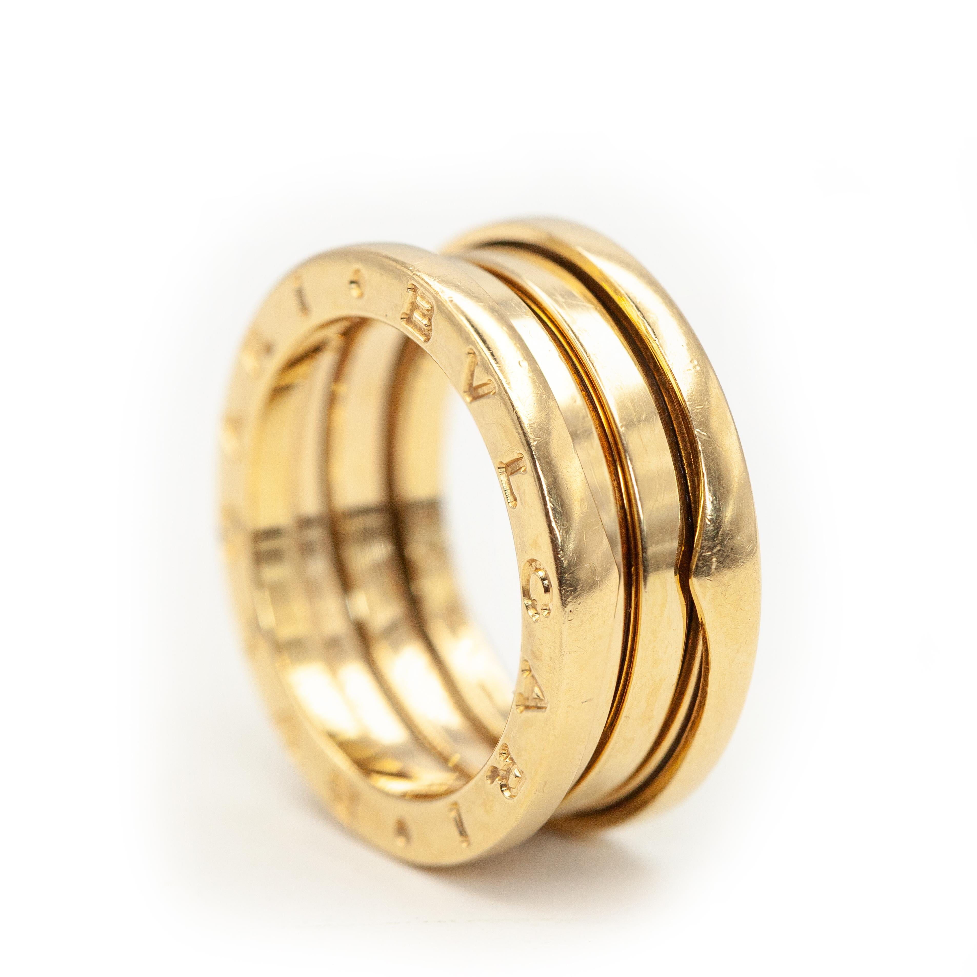1990 Bulgari B Zero collection or jaune 18K bague à large anneau

Taille de la bague : 53 (~ US 6.25)
En raison de la largeur de la bande, il ne peut convenir qu'à un doigt de taille 6.

Poids approximatif : 9,9 grammes

Mesure approximative