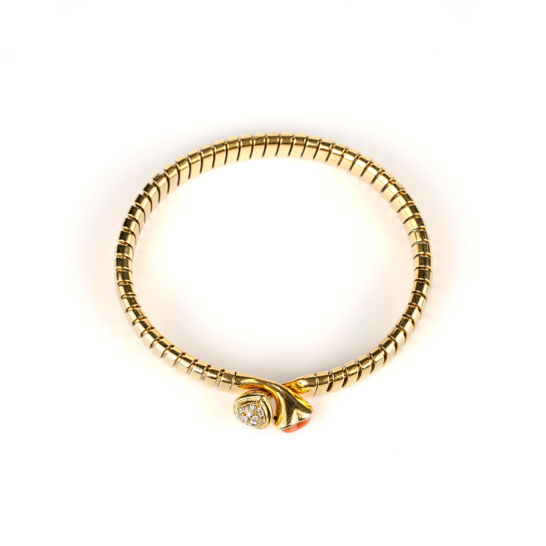 Vintage Bulgari Coral and Diamond 'Doppio Cuore' Bangle in 18k Yellow Gold In Excellent Condition For Sale In New York, NY
