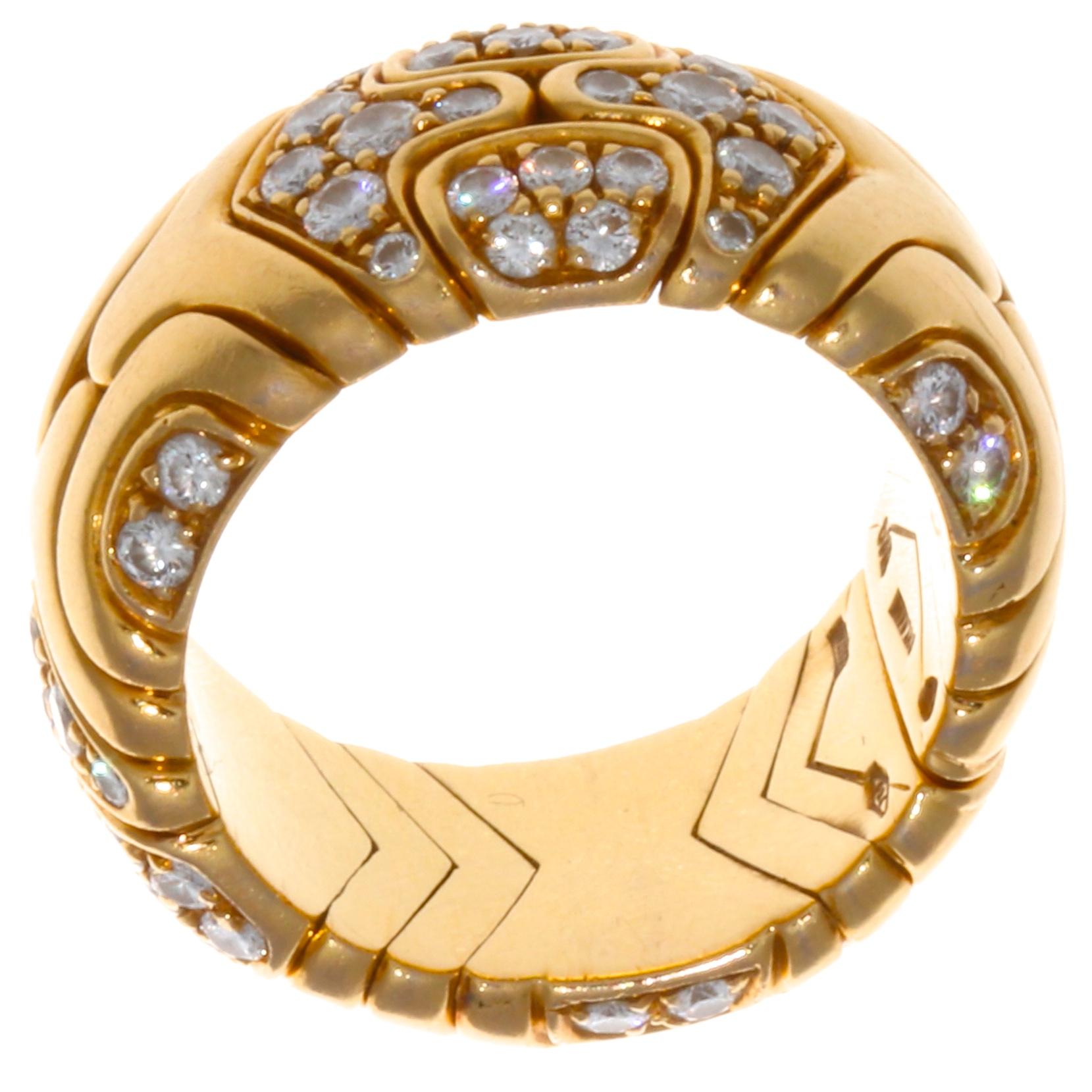 Round Cut Vintage Bulgari Diamond 18 Karat Gold Ring