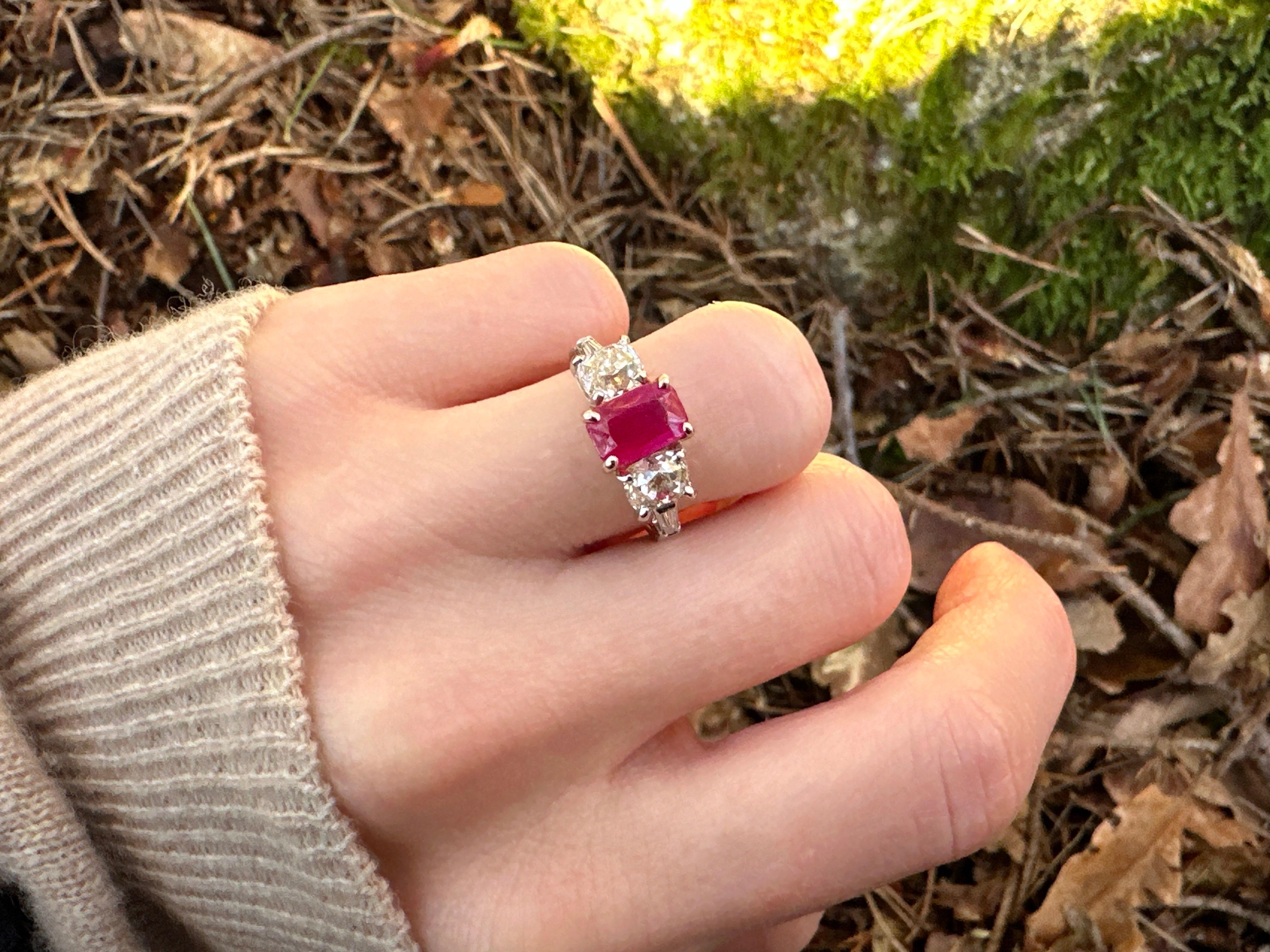 Vintage Bulgari Diamond & Unheated Burma Ruby Ring – 3.56ctw In Good Condition In Sandnes, NO