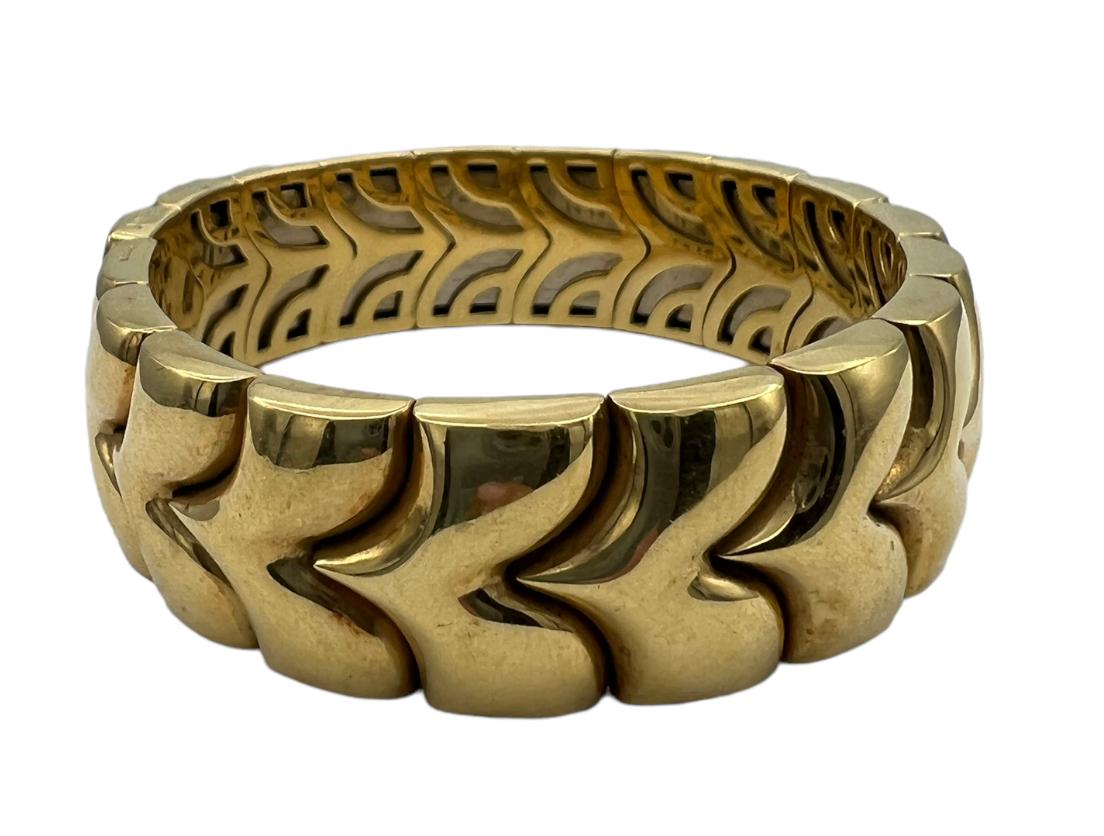 DESIGNER: Bulgari
CIRCA: 1980’s
MATERIALS: 18k Yellow Gold
WEIGHT: 71.3 grams
MEASUREMENTS: 6” x 5/8”
HALLMARKS: BVLGARI, 750
ITEM DETAILS:
A glossy vintage Bulgari 18k gold bangle bracelet.

The bangle consists of the stylized heart-shaped