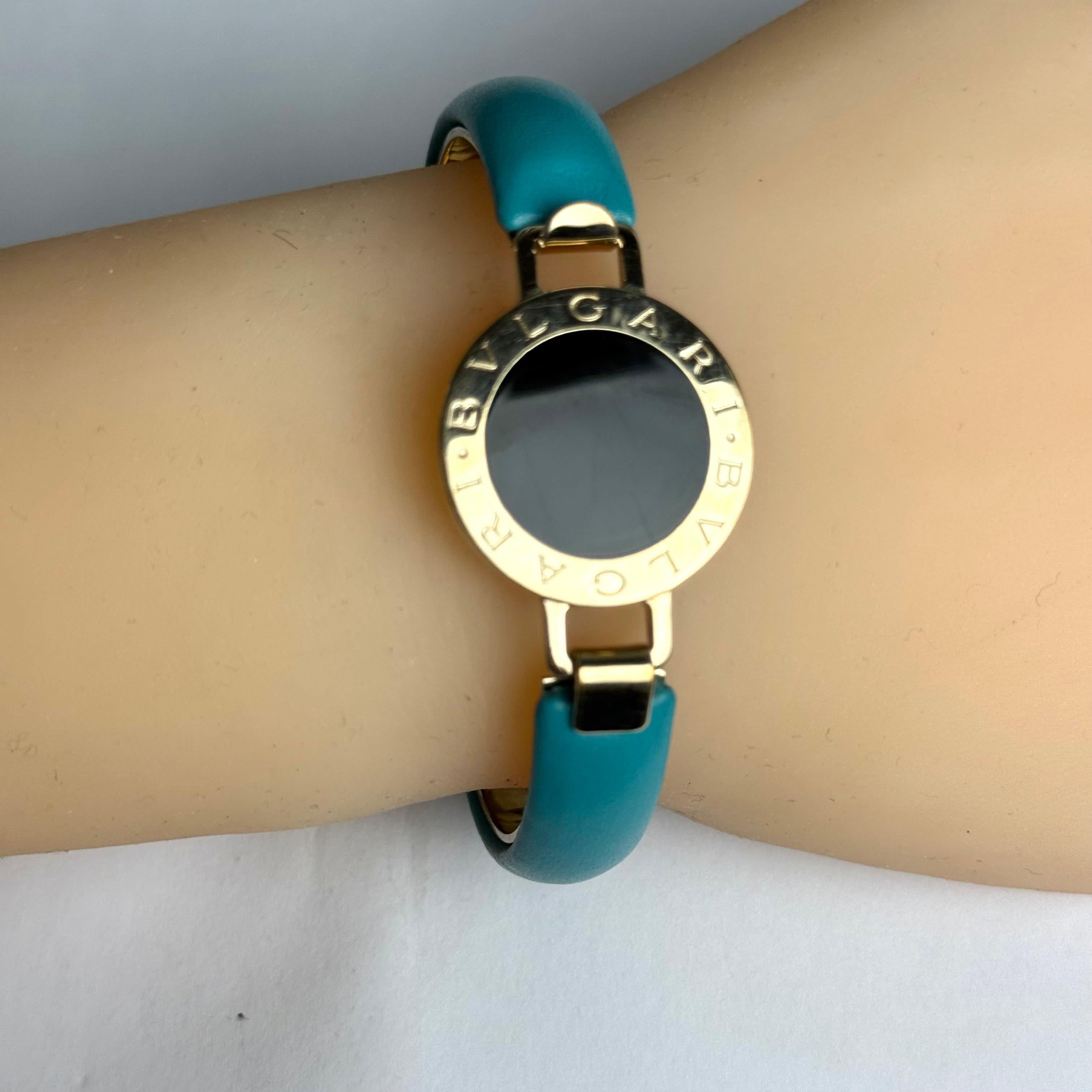 Pulsera vintage Bulgari de metal dorado y cuero turquesa en venta 2