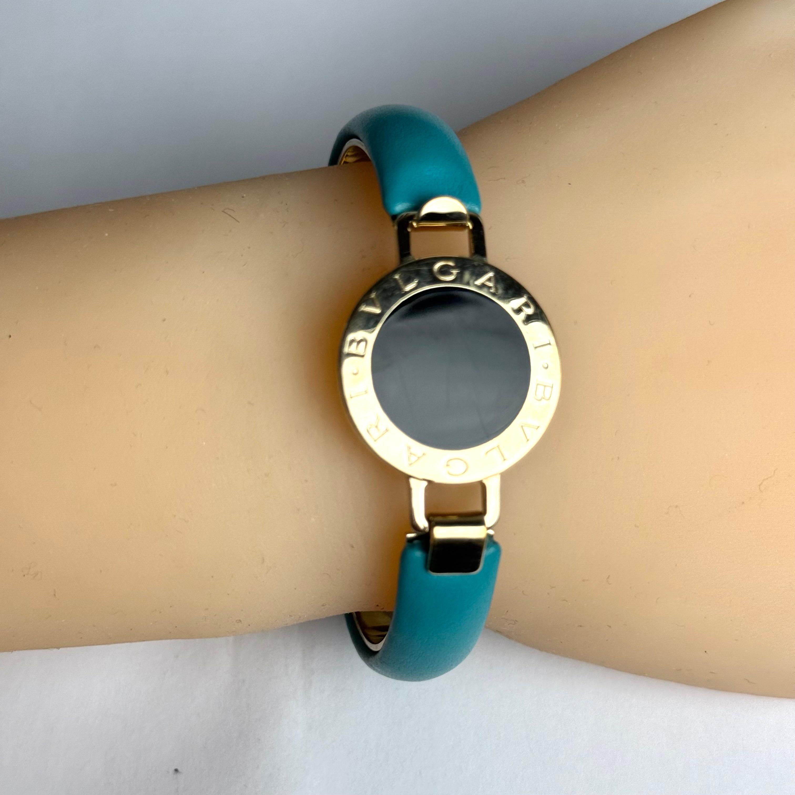 Pulsera vintage Bulgari de metal dorado y cuero turquesa en venta 5