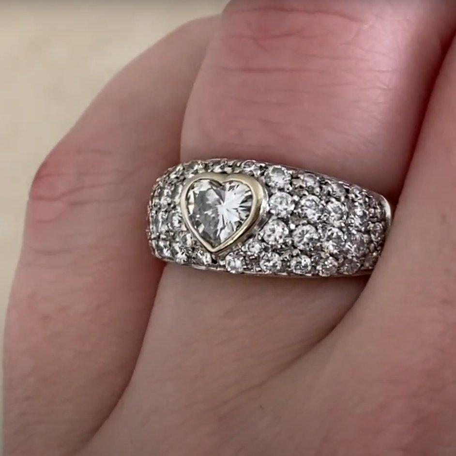 Donna Anello Bulgari d'epoca con diamante a forma di cuore (circa 0,50 carati), oro bianco 18 carati in vendita