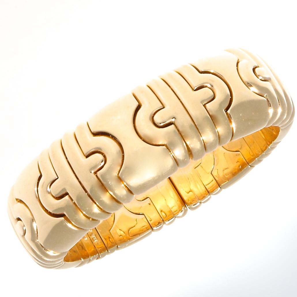 As always, Bulgari delivers the most beautifully classic designs that continue to offer timeless elegance and style. This iconic Parentesi bracelet in rich 18k yellow gold can be worn as a singular statement piece or as the main attraction in your