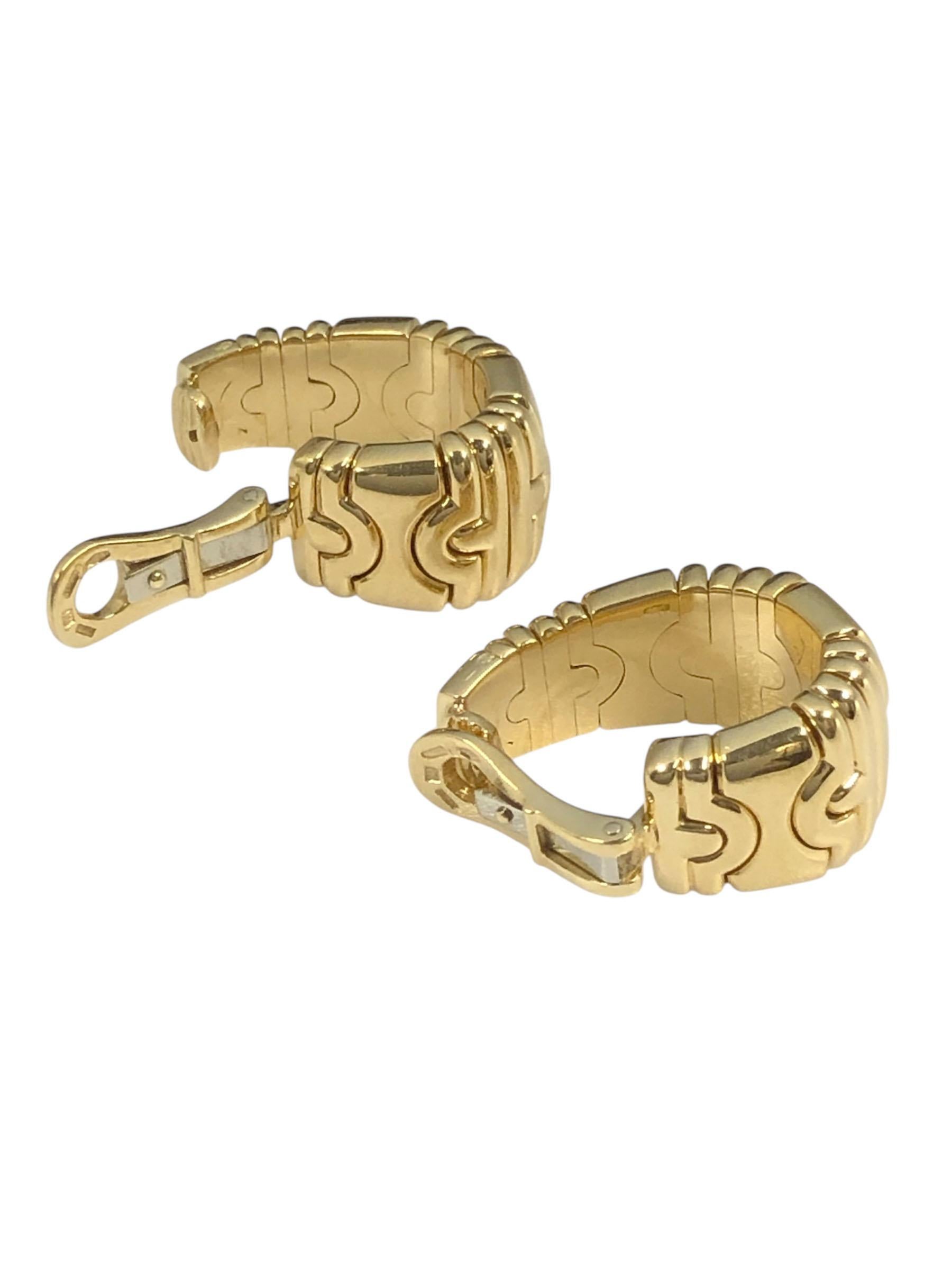 Vintage Bulgari Parentesi Large Yellow Gold Hoop Earrings In Excellent Condition For Sale In Chicago, IL