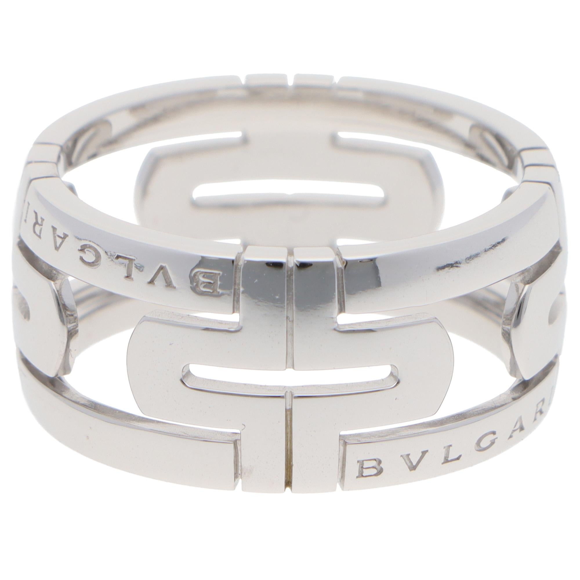 Anello Bulgari Parentesi traforato d'epoca in oro bianco In condizioni ottime in vendita a London, GB