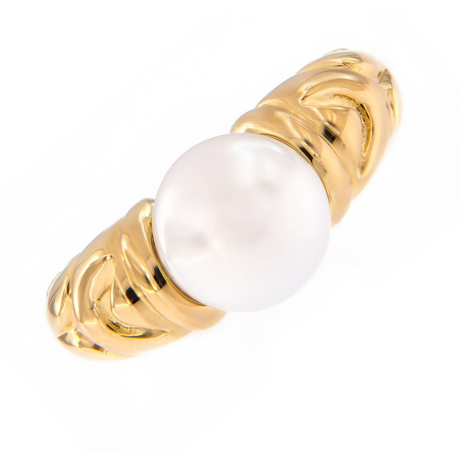Bulgari Passo Doppio 18k yellow gold and pearl ring centers around a 9.4 mm cultured pearl. Ring Size 5.5

Marked: Bvlgari