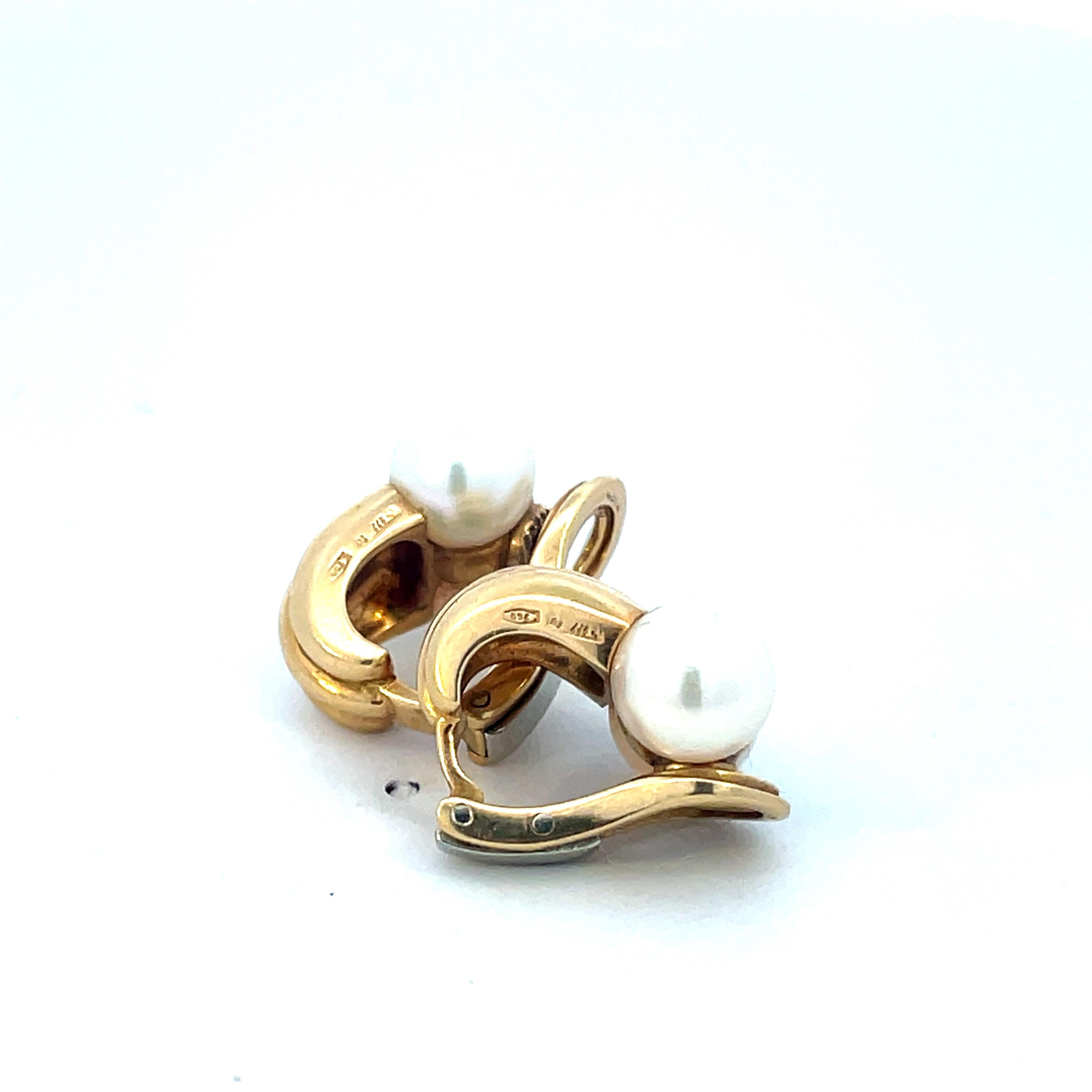Taille ronde Boucles d'oreilles Bulgari Perles Diamants Clips Or jaune 18 carats en vente