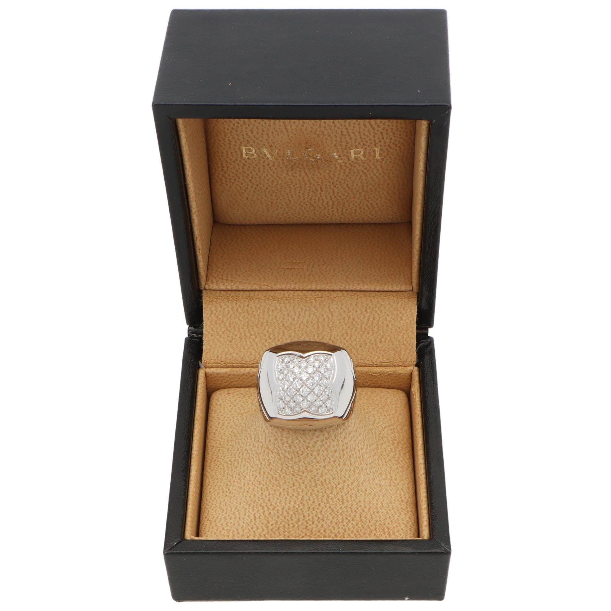 Vintage Bulgari Pyramid Diamond Ring in White Gold In Excellent Condition For Sale In London, GB