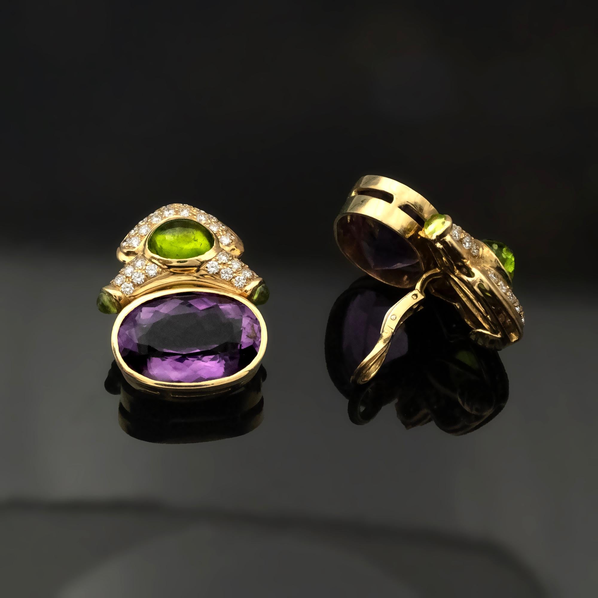 18 Karat Gold Ohrclips im Bulgari-Stil mit Amethyst, Peridot und Diamant im Vintage-Stil (Moderne) im Angebot