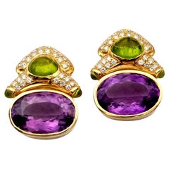 Orecchini a clip d
epoca in oro 18 carati in stile Bulgari con ametista, peridoto e diamante